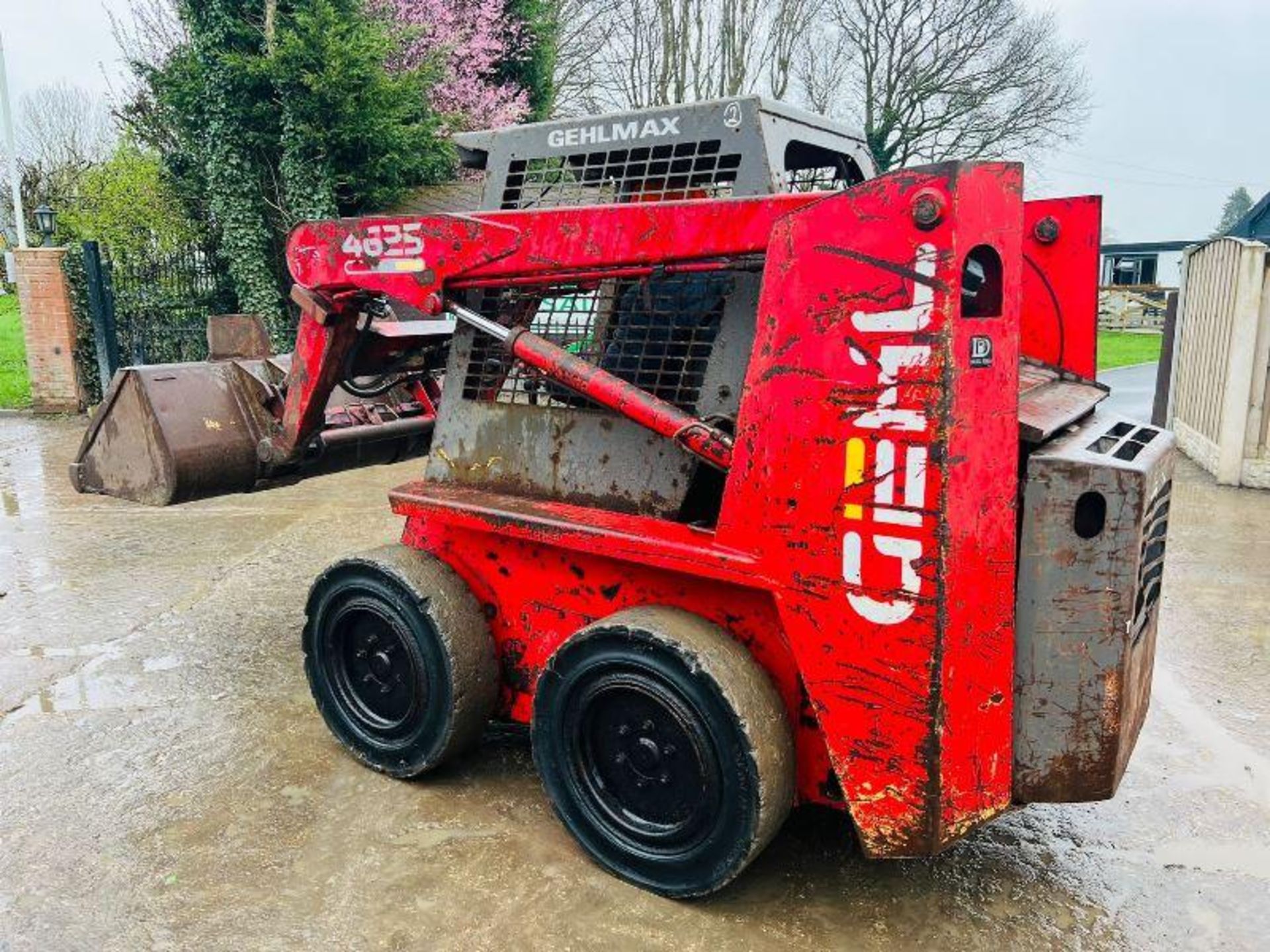 GEHL 4625 4WD SKIDSTEER C/W KUBOTA ENGINE & BUCKET - Image 8 of 17