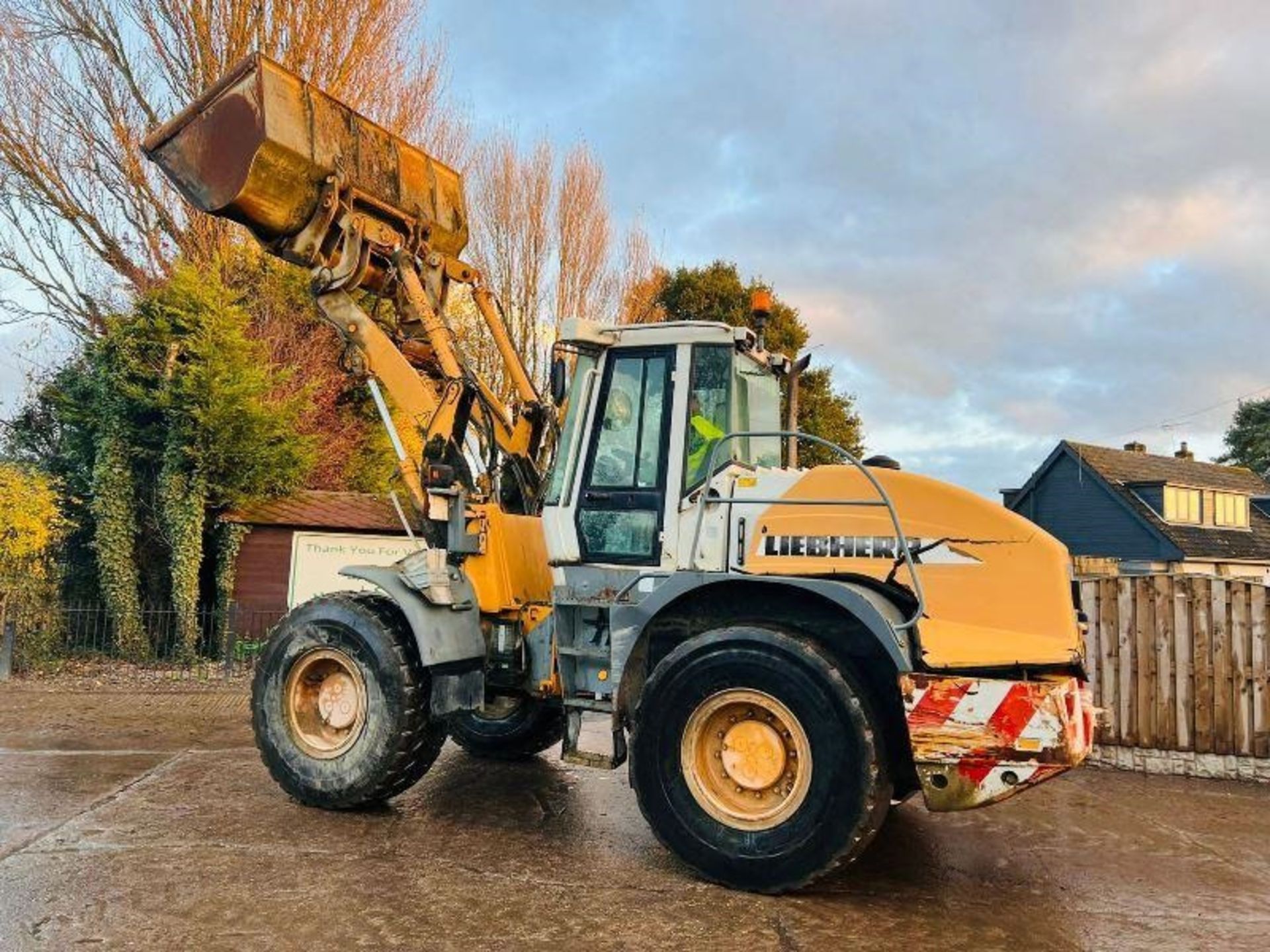 LIEBHERR L538 4WD LOADING SHOVEL C/W BUCKET - Image 11 of 11