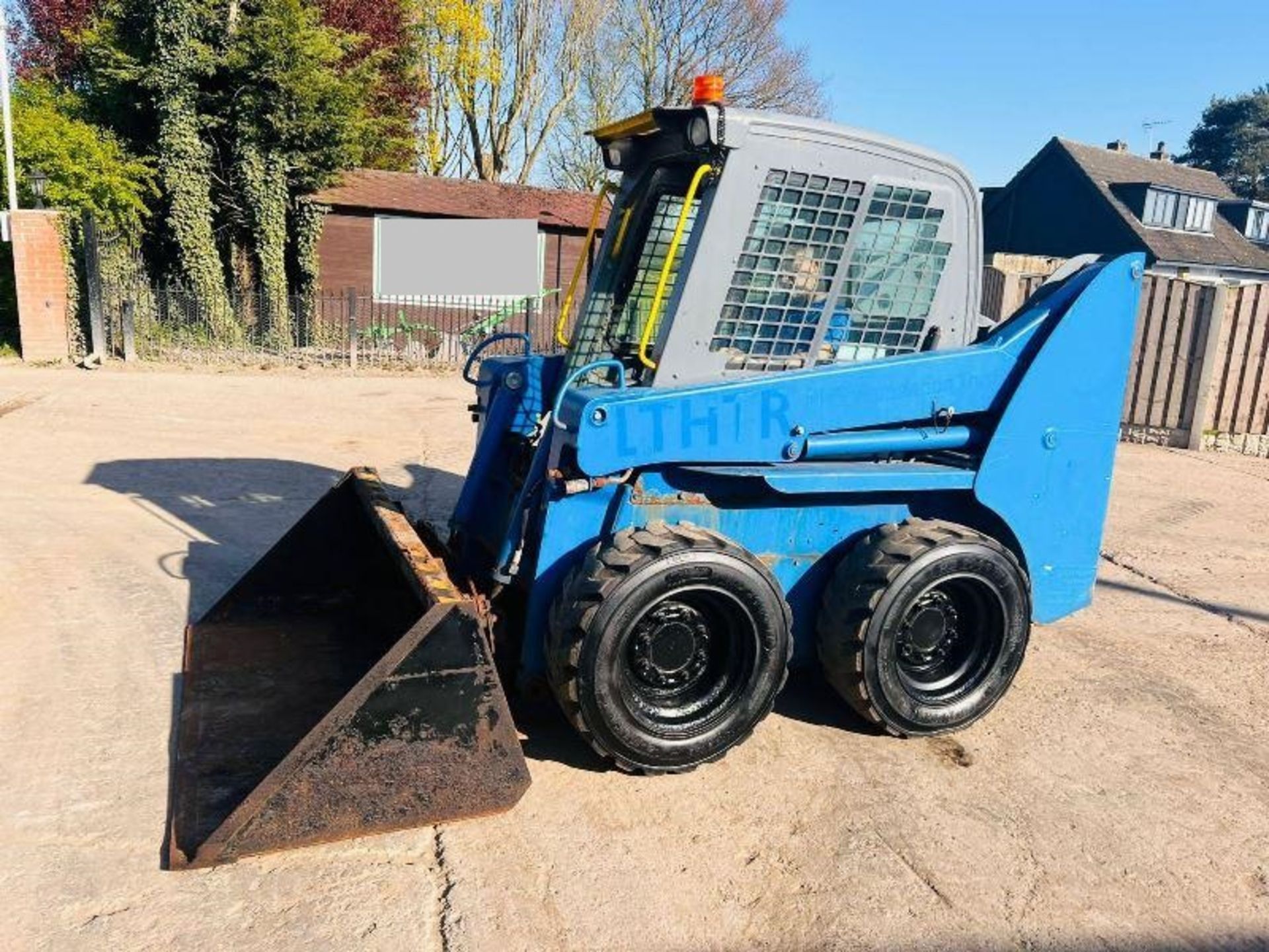 GEHL 4640 4WD SKIDSTEER *YEAR 2010 , EX NHS , ONLY 2838 HOURS* C/W BUCKET - Image 10 of 18