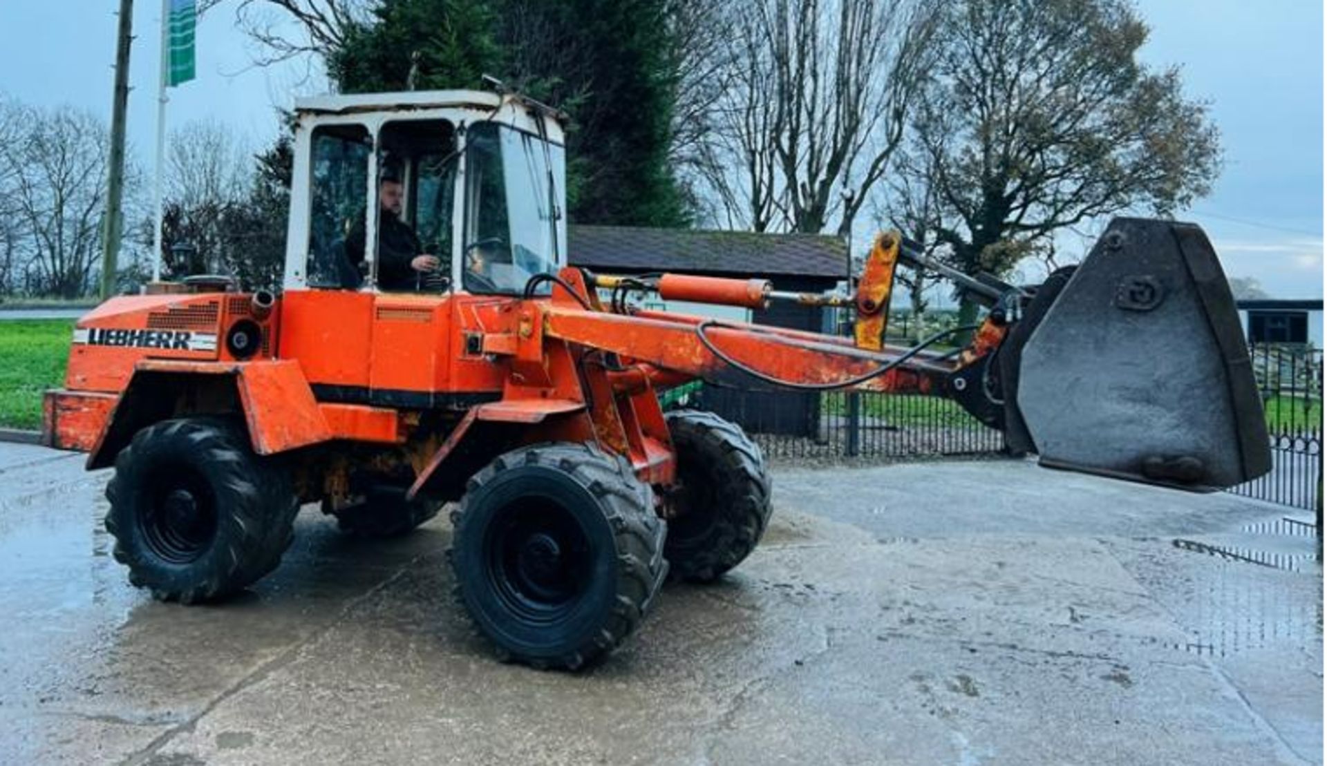 LIEBHERR L508 4WD LOADING SHOVEL C/W TOE TIP BUCKET - Image 10 of 10