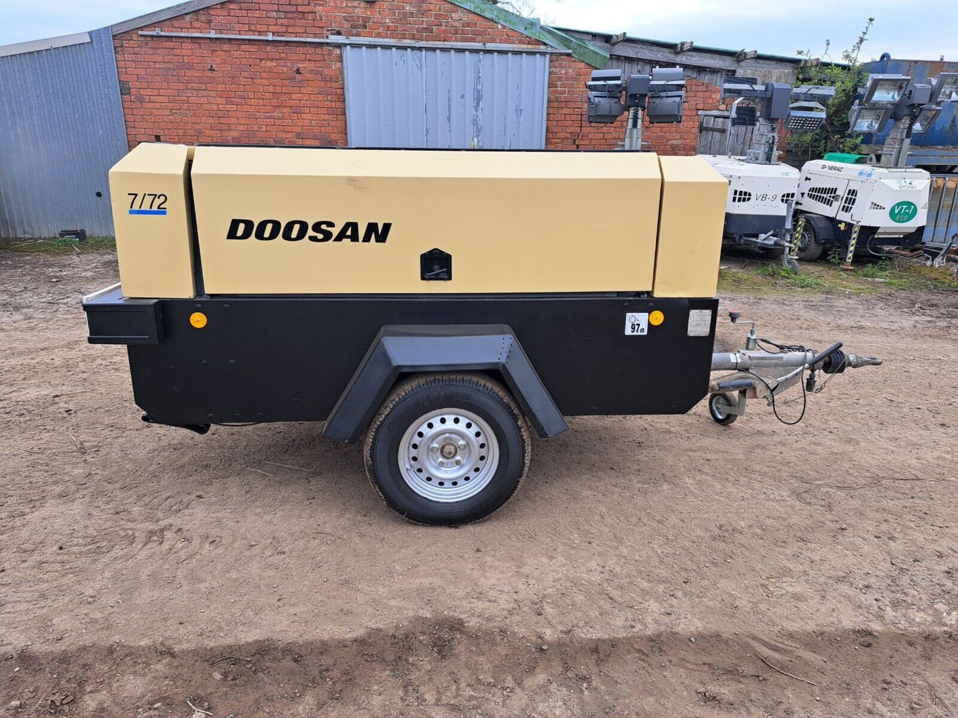 DOOSAN COMPRESSOR 7/72 PORTABLE COMPRESSOR 260CFM - Image 4 of 8