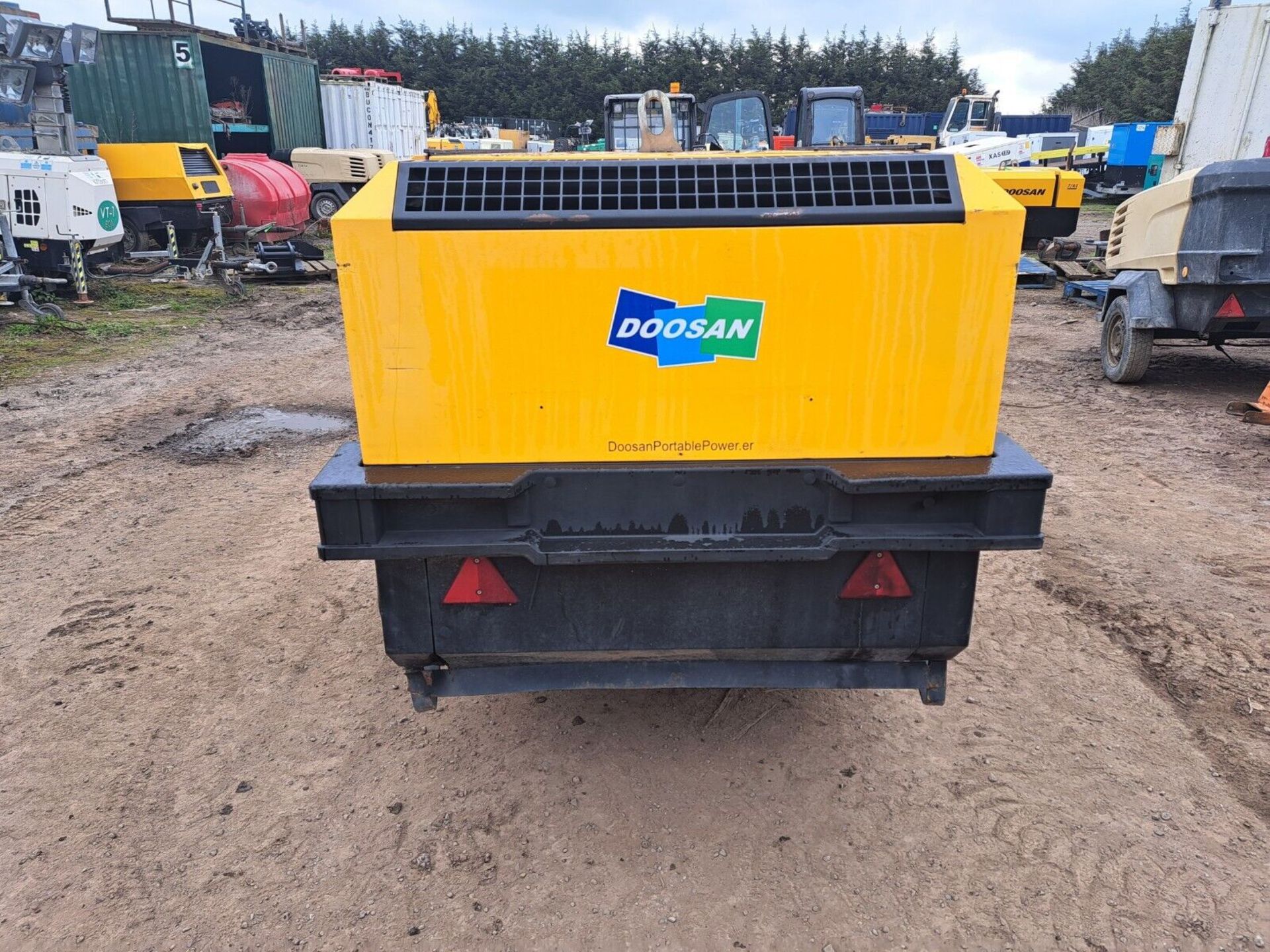 DOOSAN COMPRESSOR 7/72 PORTABLE COMPRESSOR 260CFM - Image 5 of 8