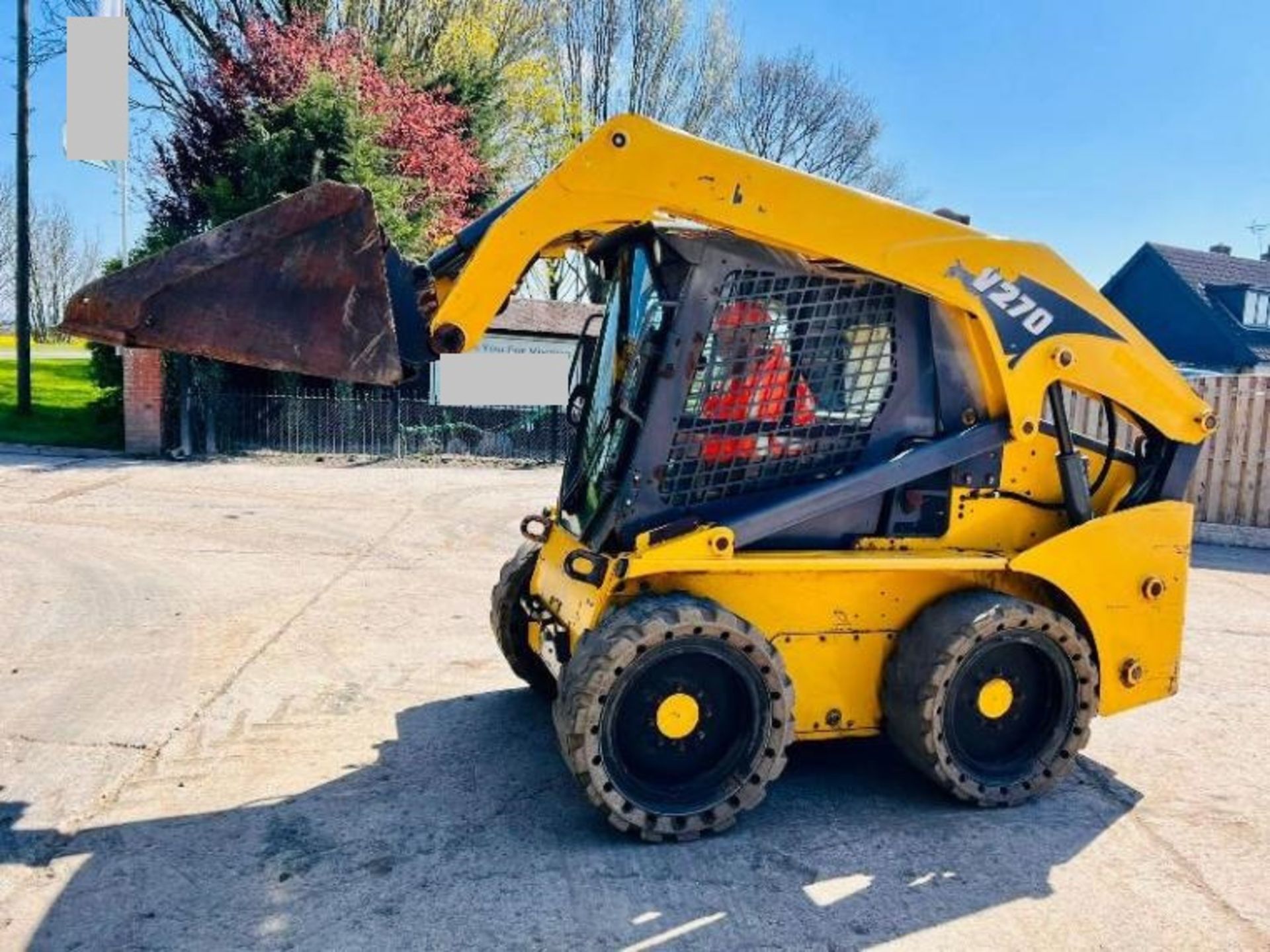 GEHL V270 4WD SKIDSTEER *HIGH LIFT , YEAR 2011* C/W REVERSE CAMERA - Image 20 of 21