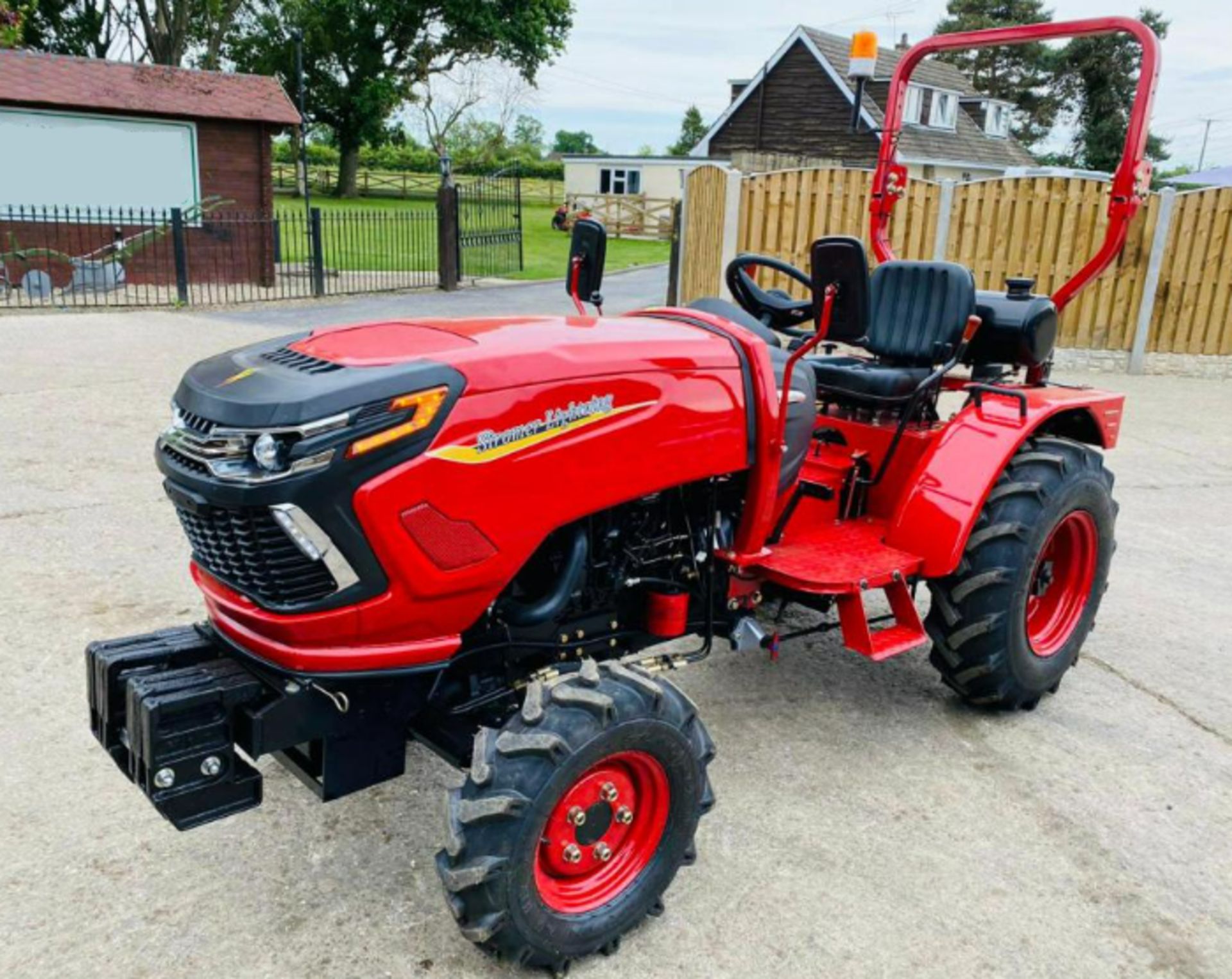 BRAND NEW UNUSED SIROMER LIGHTENING 4WD TRACTOR *YEAR 2023* C/W FRONT WEIGHTS - Image 3 of 12