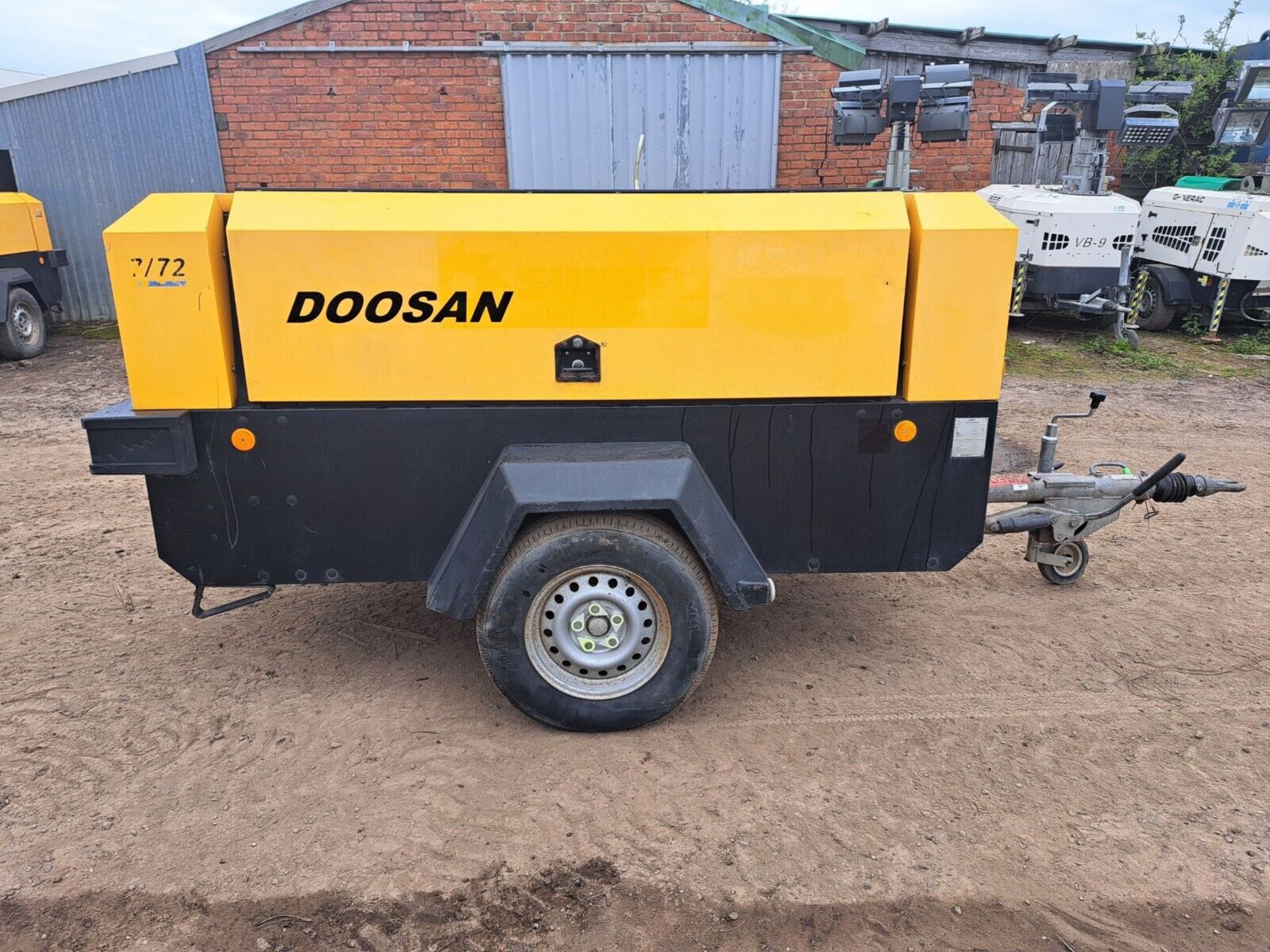 DOOSAN COMPRESSOR 7/72 PORTABLE COMPRESSOR 260CFM - Image 4 of 8