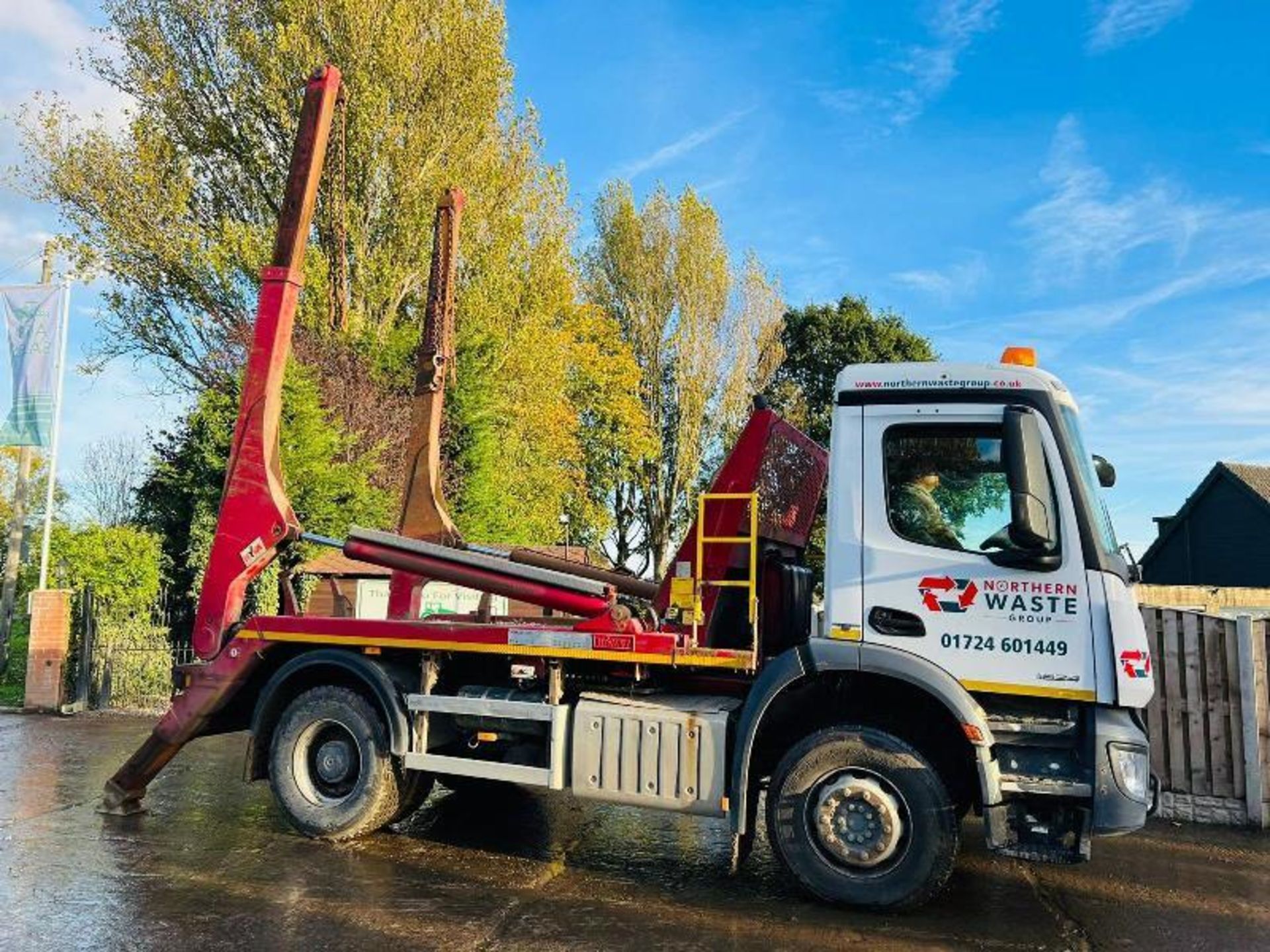 MERCEDES AROCS 4X2 SKIP LORRY * YEAR 2016 * C/W HYVA LIFT & SUPPORT LEGS - Image 3 of 18