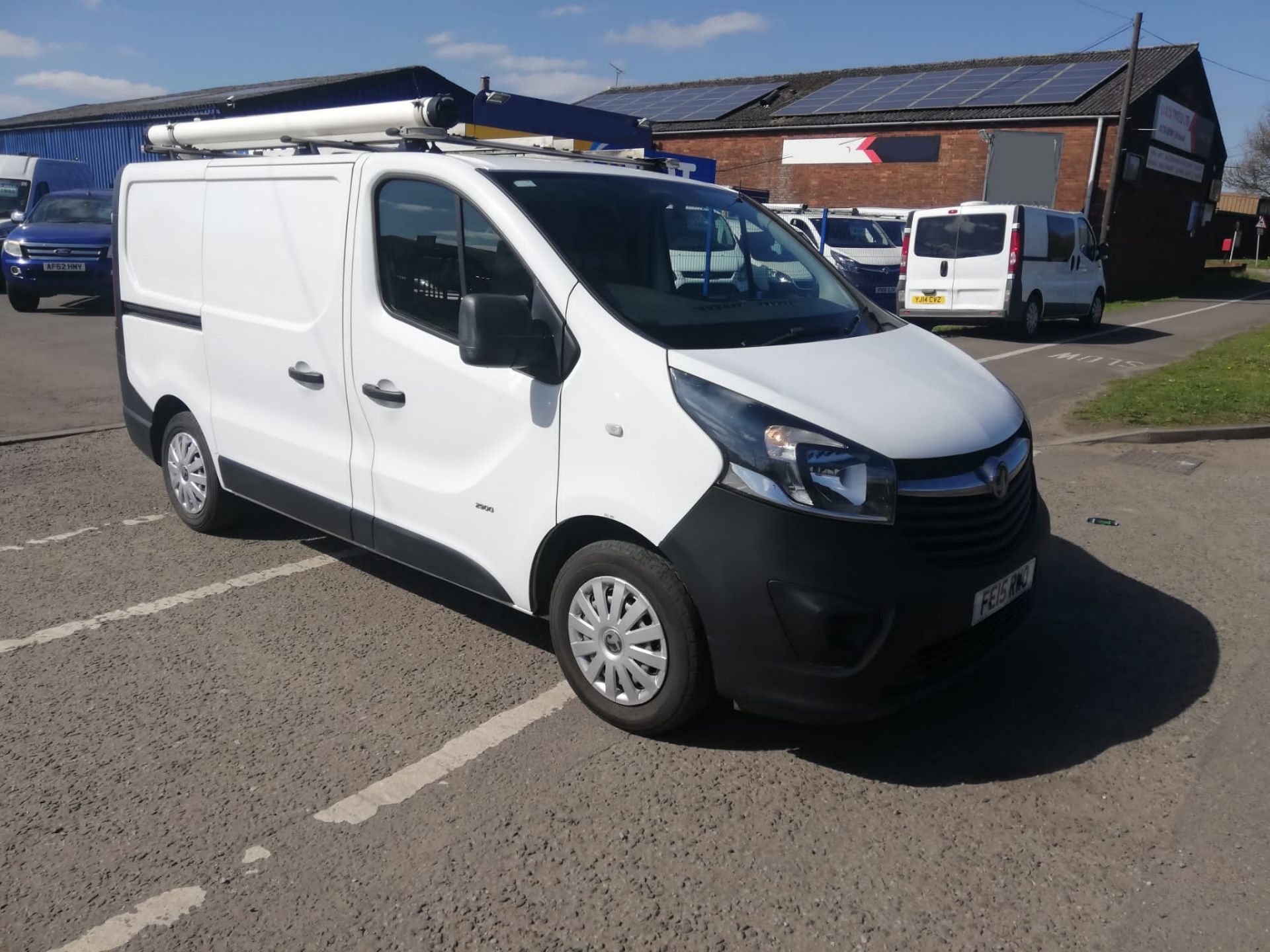 2015 15 VAUXHALL VIVARO PANEL VAN - EX BT - 89K MILES - TWIN SIDE DORRS- ROOF RACK - FE15 RWO.