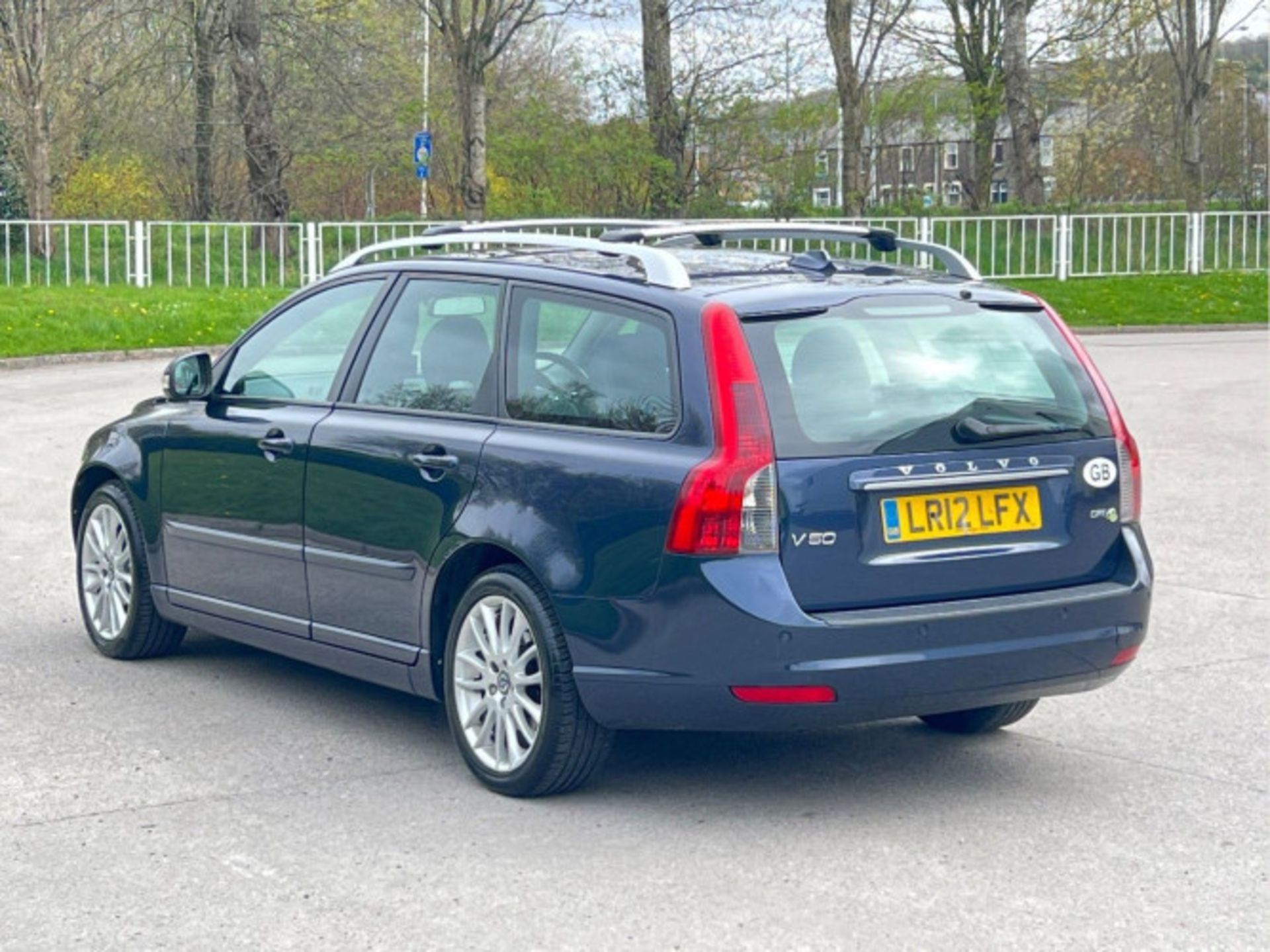 VOLVO V50 1.6D DRIVE SE LUX EDITION EURO 5 (S/S) 5DR (2012) - Image 8 of 88