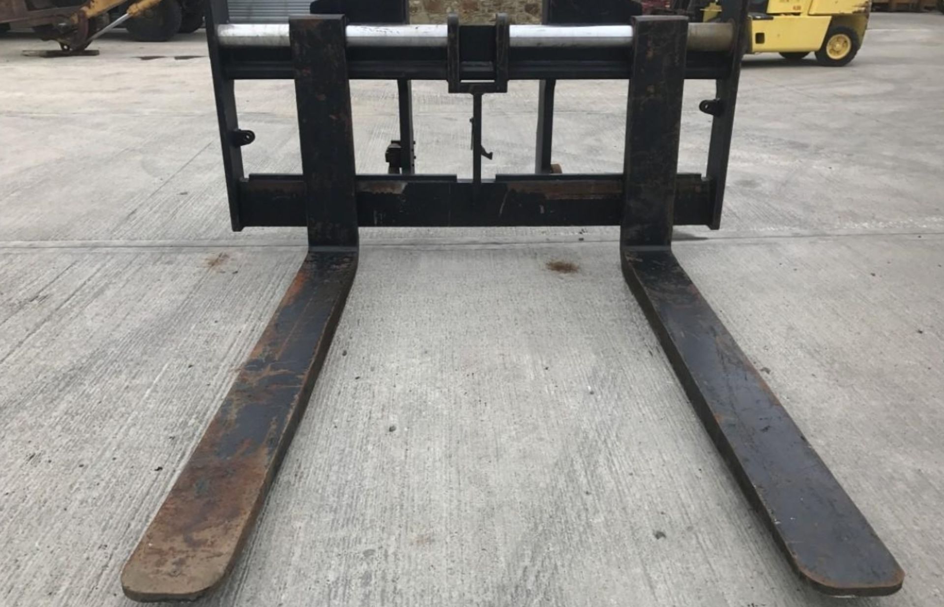 FORKS AND CARRAIGE TO SUIT 25 TON FORKLIFT UNUSED - Image 5 of 5