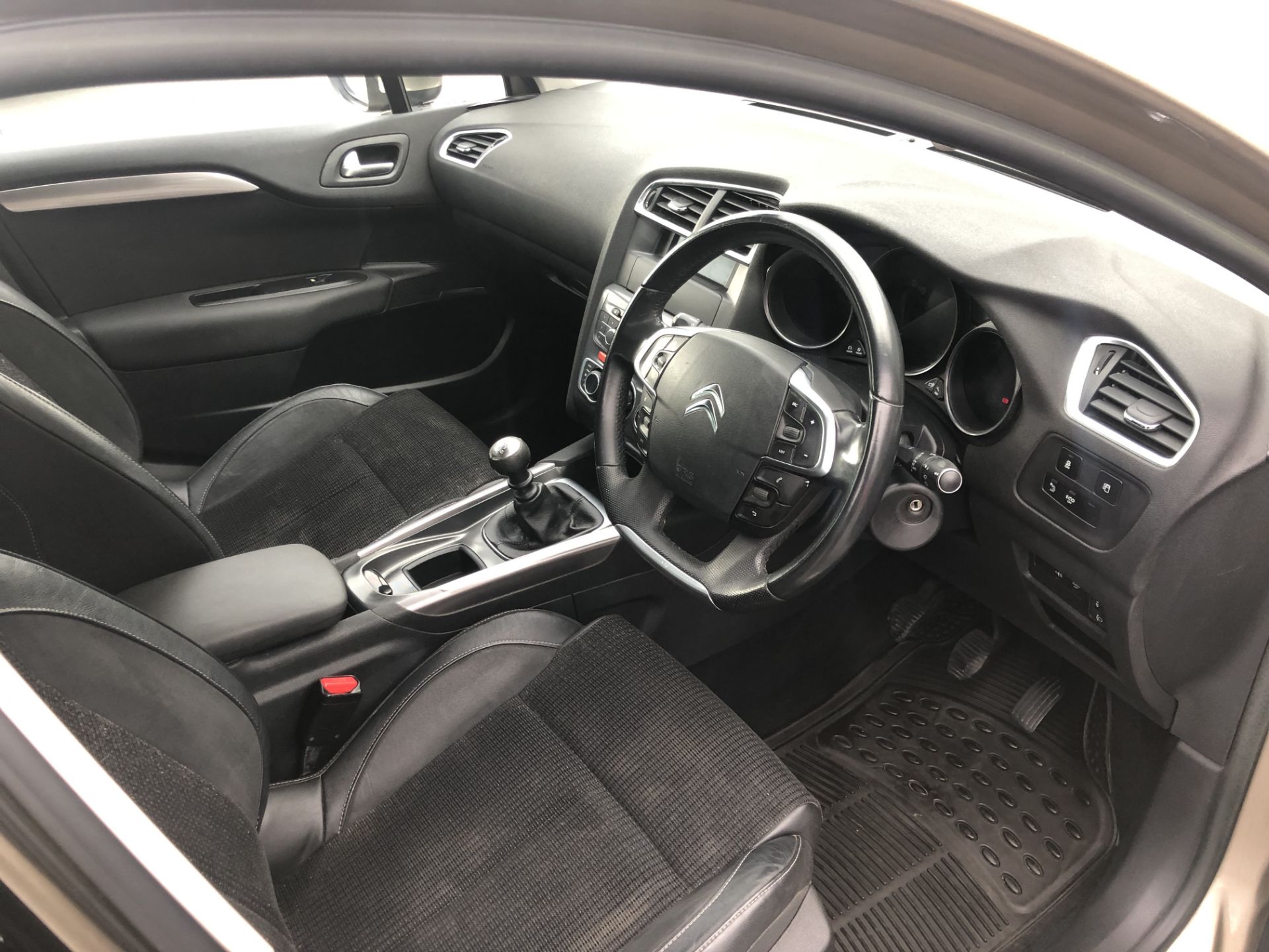 2014 CITROEN C4 1.6 HDI EXCLUSIVE AIRDREAM 5 DOOR HATCHBACK - 134,000 MILES - 1 KEY - Image 11 of 17