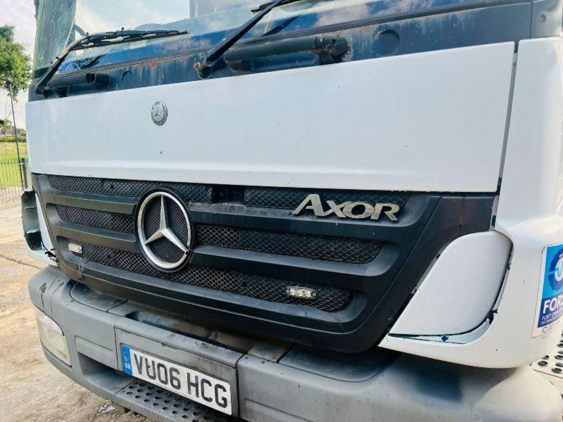 MERCEDES AXOR 6X2 FLAT BED LORRY C/W REAR LIFT - Image 3 of 13