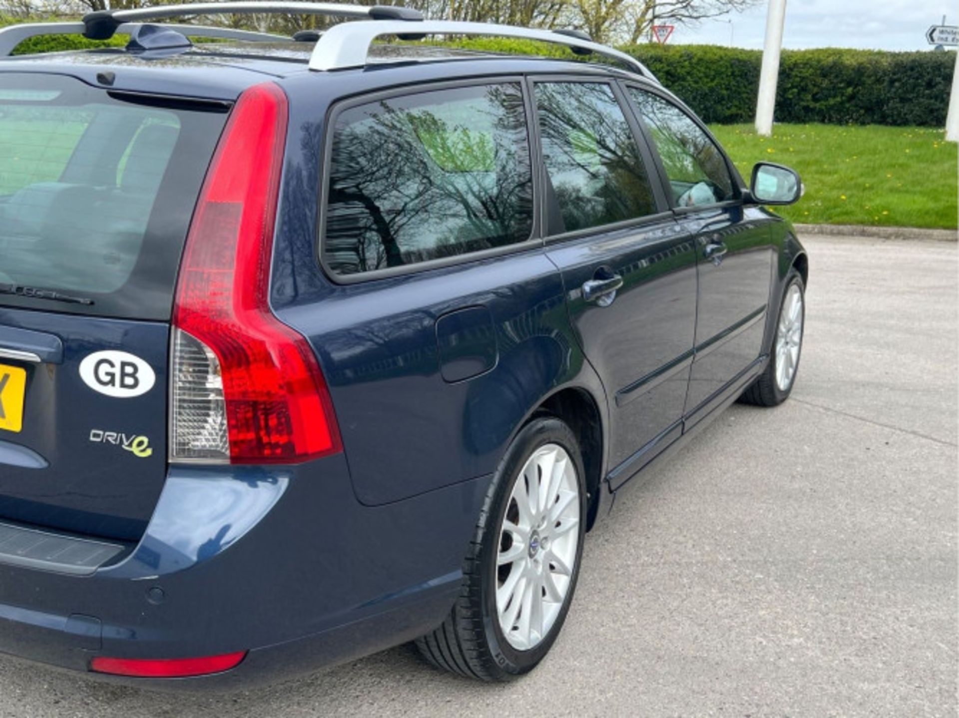 VOLVO V50 1.6D DRIVE SE LUX EDITION EURO 5 (S/S) 5DR (2012) - Image 76 of 88