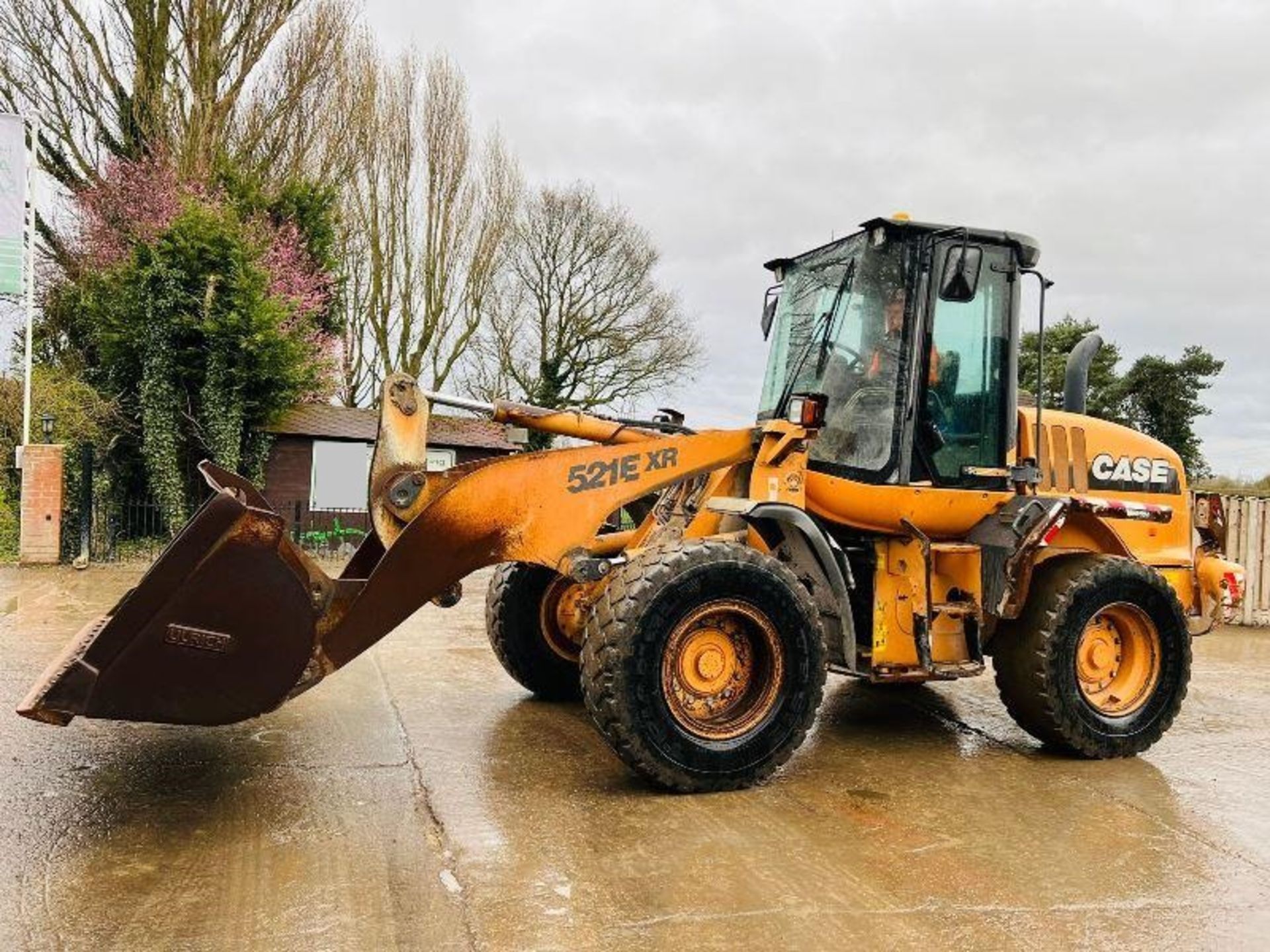 CASE 521E XR 4WD LOADING SHOVEL * YEAR 2009 * C/W BUCKET - Image 4 of 15