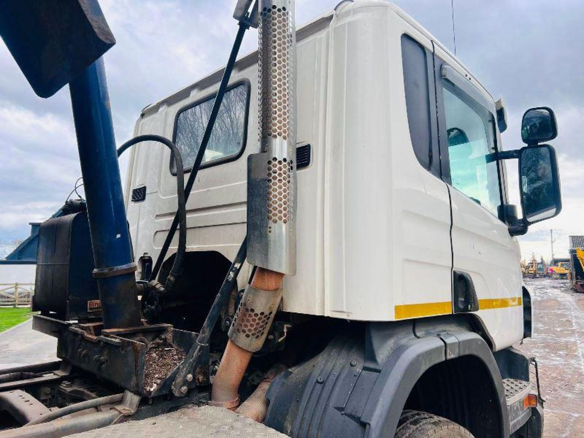 SCANIA P400 8X4 DOUBLE DRIVE TIPPER * YEAR 2013 * C/W EASY SHEET - Image 18 of 19