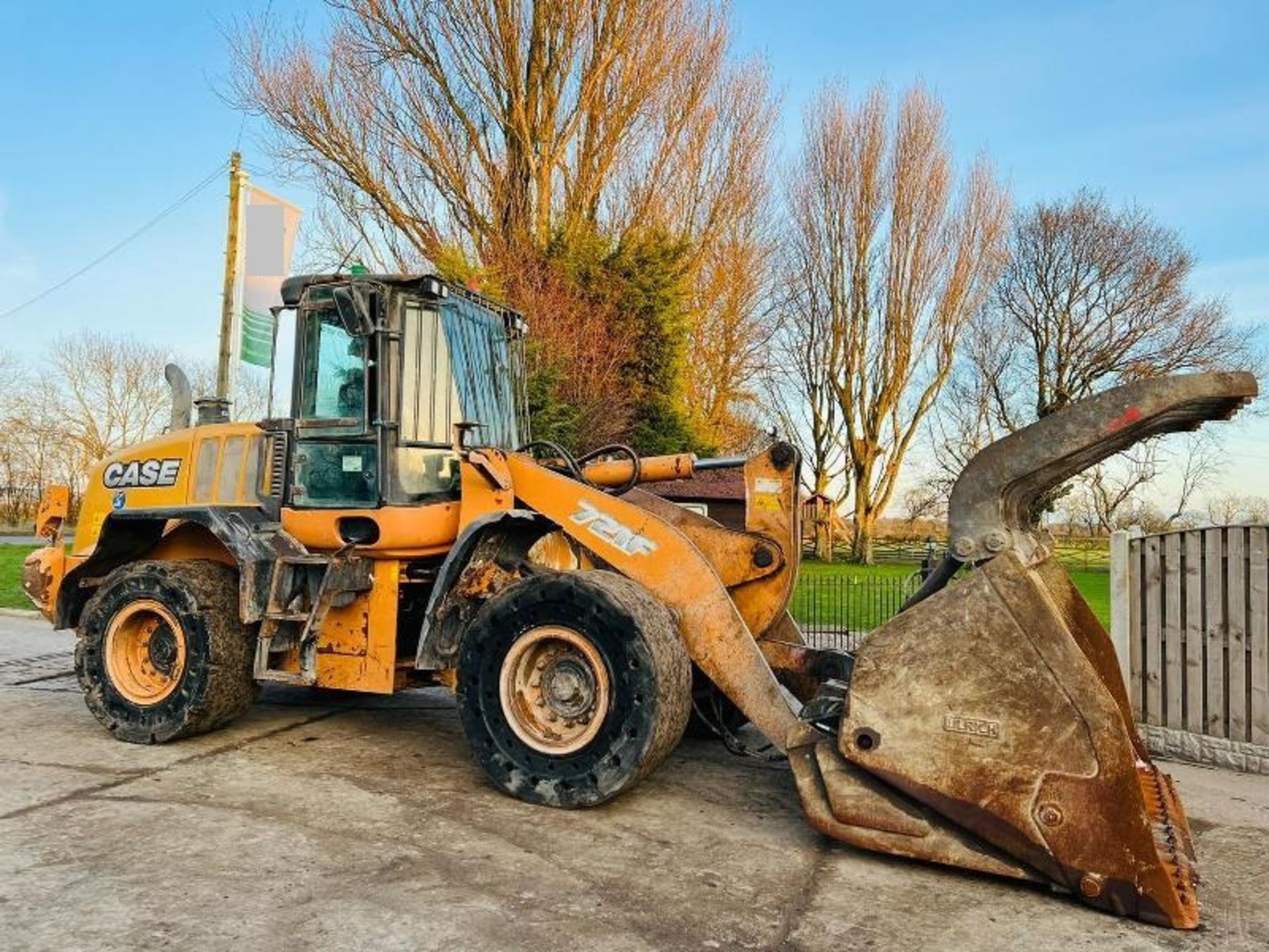 CASE 721F 4WD LOADING SHOVEL * YEAR 2015 * C/W TOE TIP GRAPPLE BUCKET - Image 17 of 18