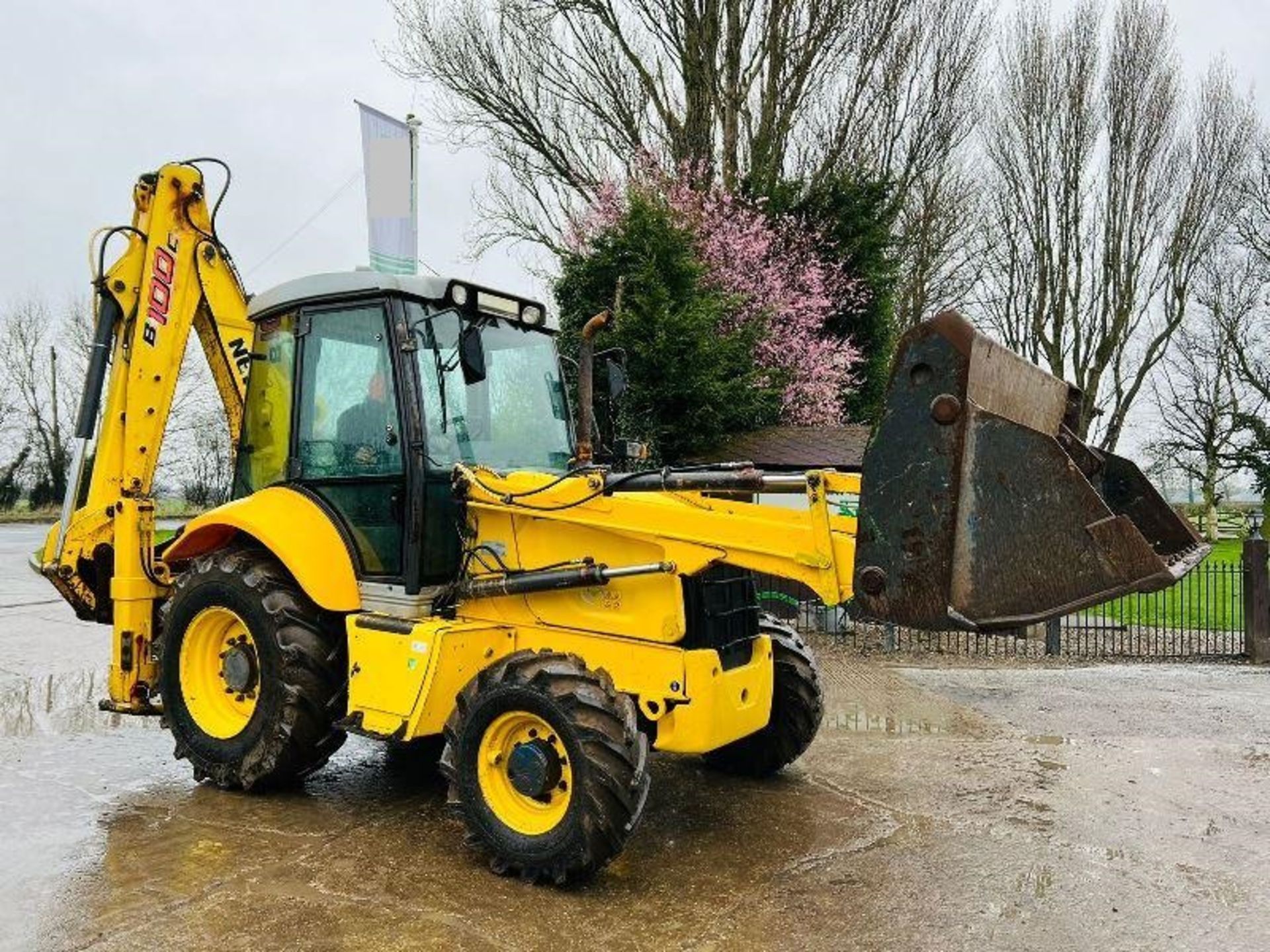 NEW HOLAND B100C 4WD BACKHOE DIGGER *YEAR 2012* C/W EXTENDING DIG - Image 15 of 17