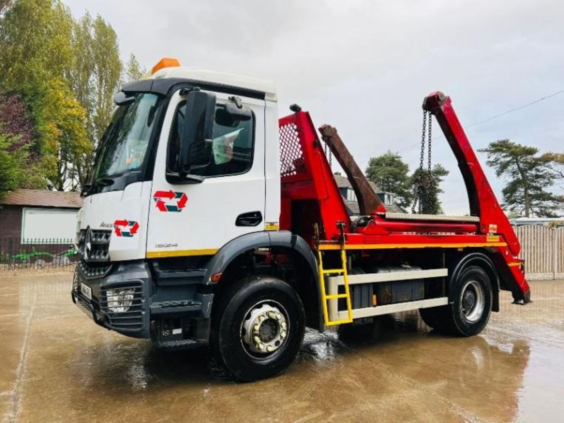 MERCEDES AROCS EURO 6 4X2 SKIP LORRY * YEAR 2016 * C/W HYVA LIFT & SUPPORT LEGS - Image 14 of 20