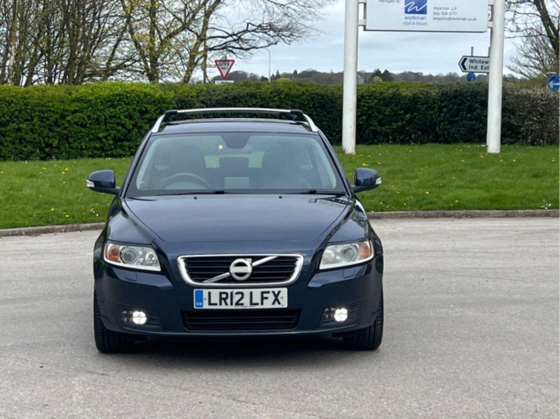 VOLVO V50 1.6D DRIVE SE LUX EDITION EURO 5 (S/S) 5DR (2012) - Image 2 of 88