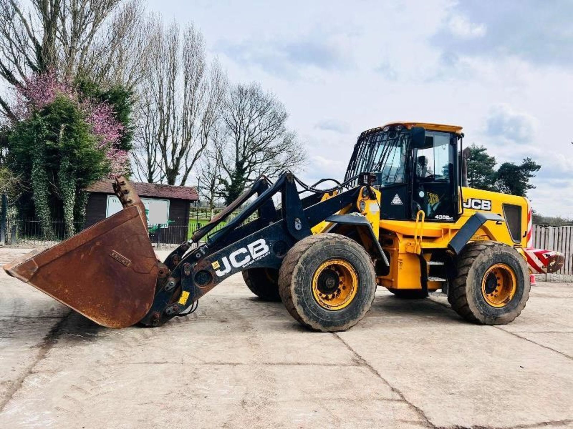 JCB 436E 4WD HIGH TIP LOADING SHOVEL *YEAR 2011* C/W BUCKET - Image 6 of 20