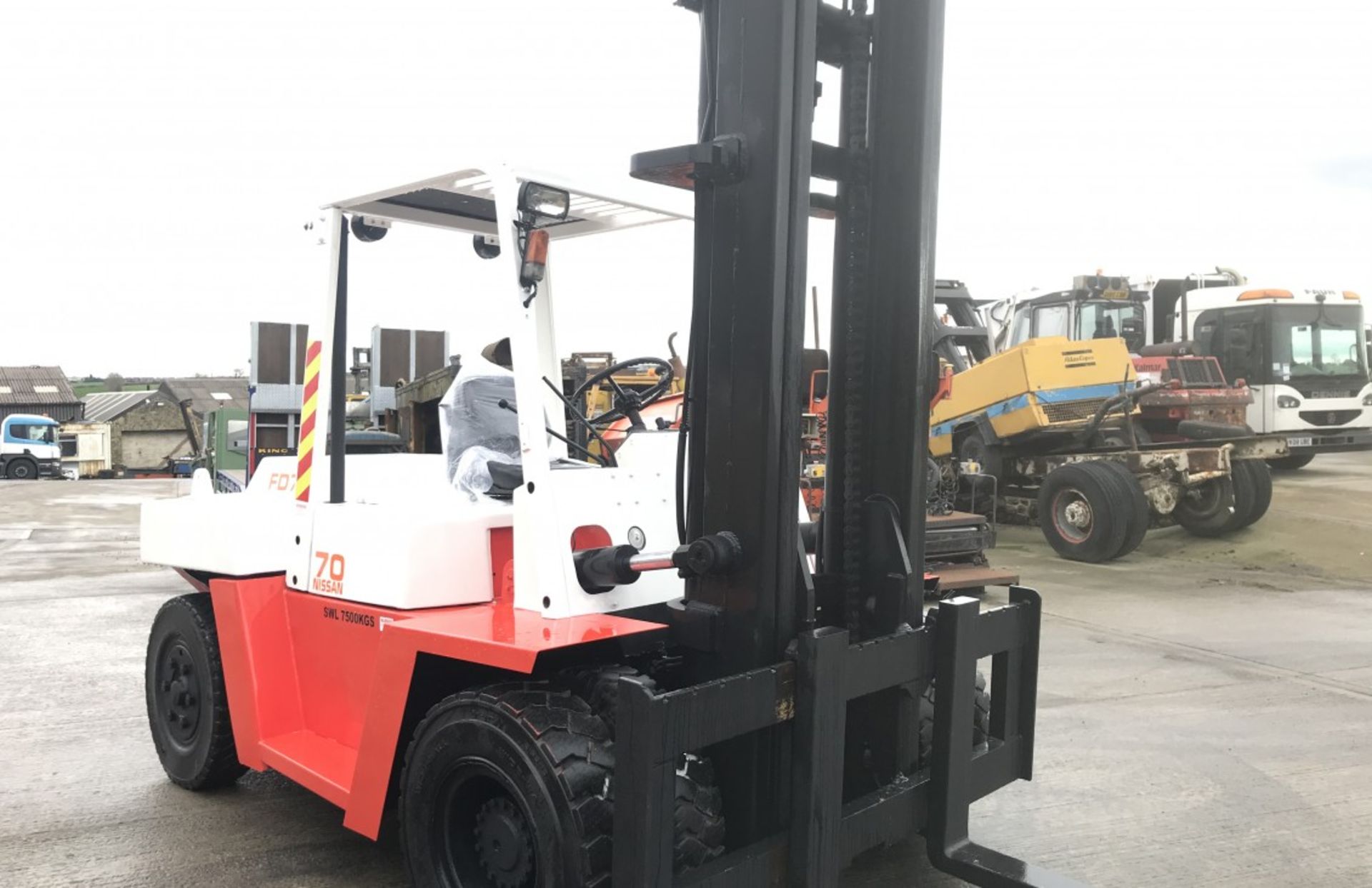 NISSAN FD 70 7.5 TON DIESEL FORKLIFT - Image 6 of 12