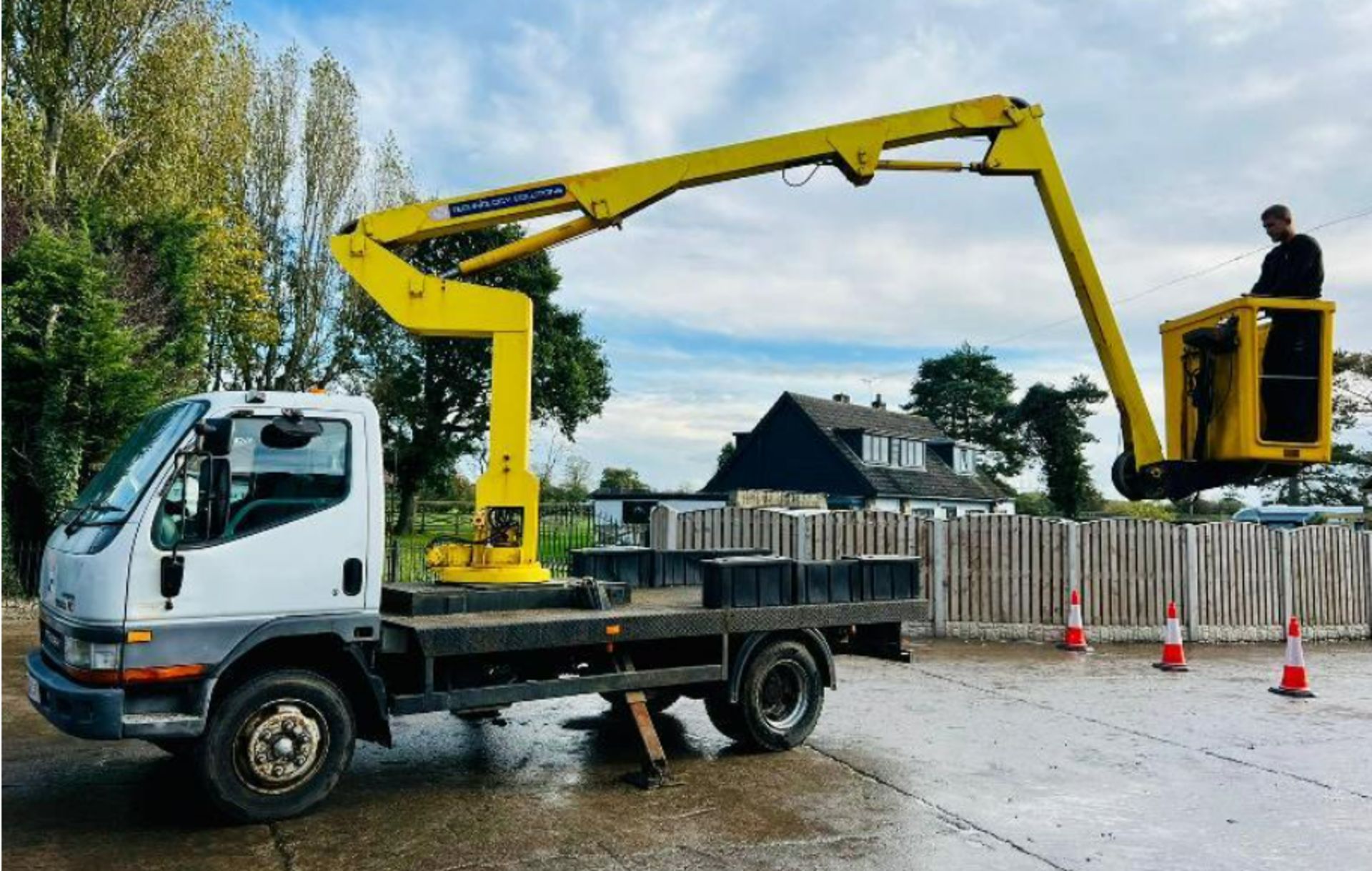 MITSUBISHI CANTER 4X2 LORRY C/W SIMON BOOM LIFT ARIEL PLATFROM - Image 4 of 14