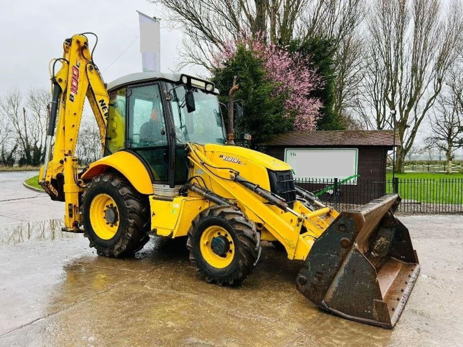 NEW HOLAND B100C 4WD BACKHOE DIGGER *YEAR 2012* C/W EXTENDING DIG - Image 4 of 17