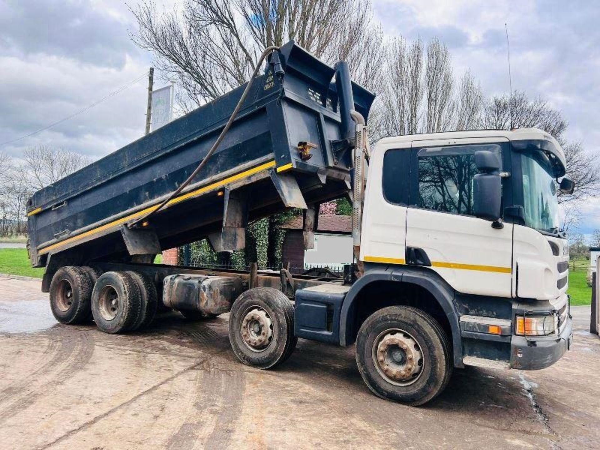 SCANIA P400 8X4 DOUBLE DRIVE TIPPER * YEAR 2013 * C/W EASY SHEET - Image 13 of 19