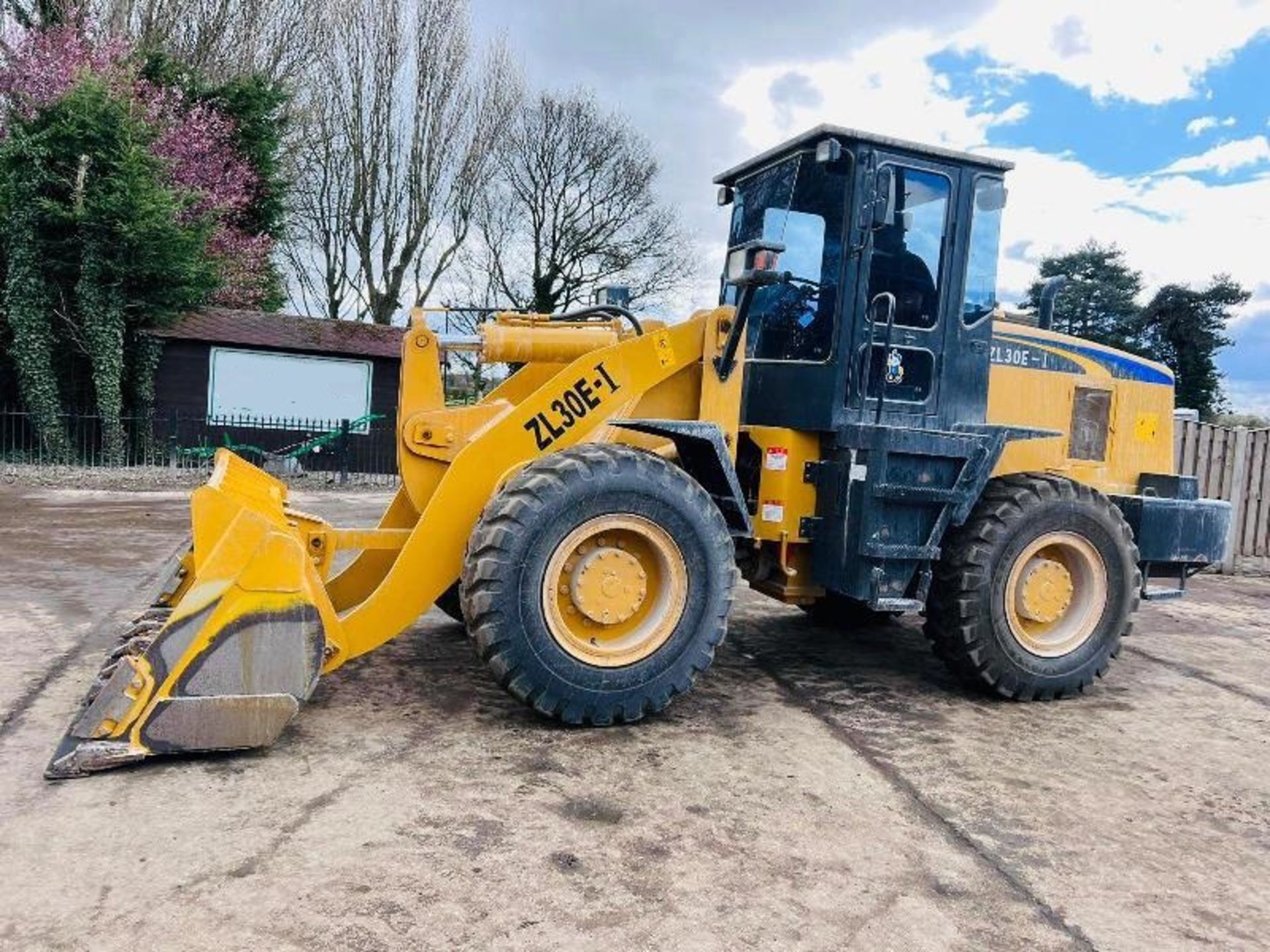 SEM ZL30E-1 4WD LOADING SHOVEL C/W BUCKET - Image 12 of 19