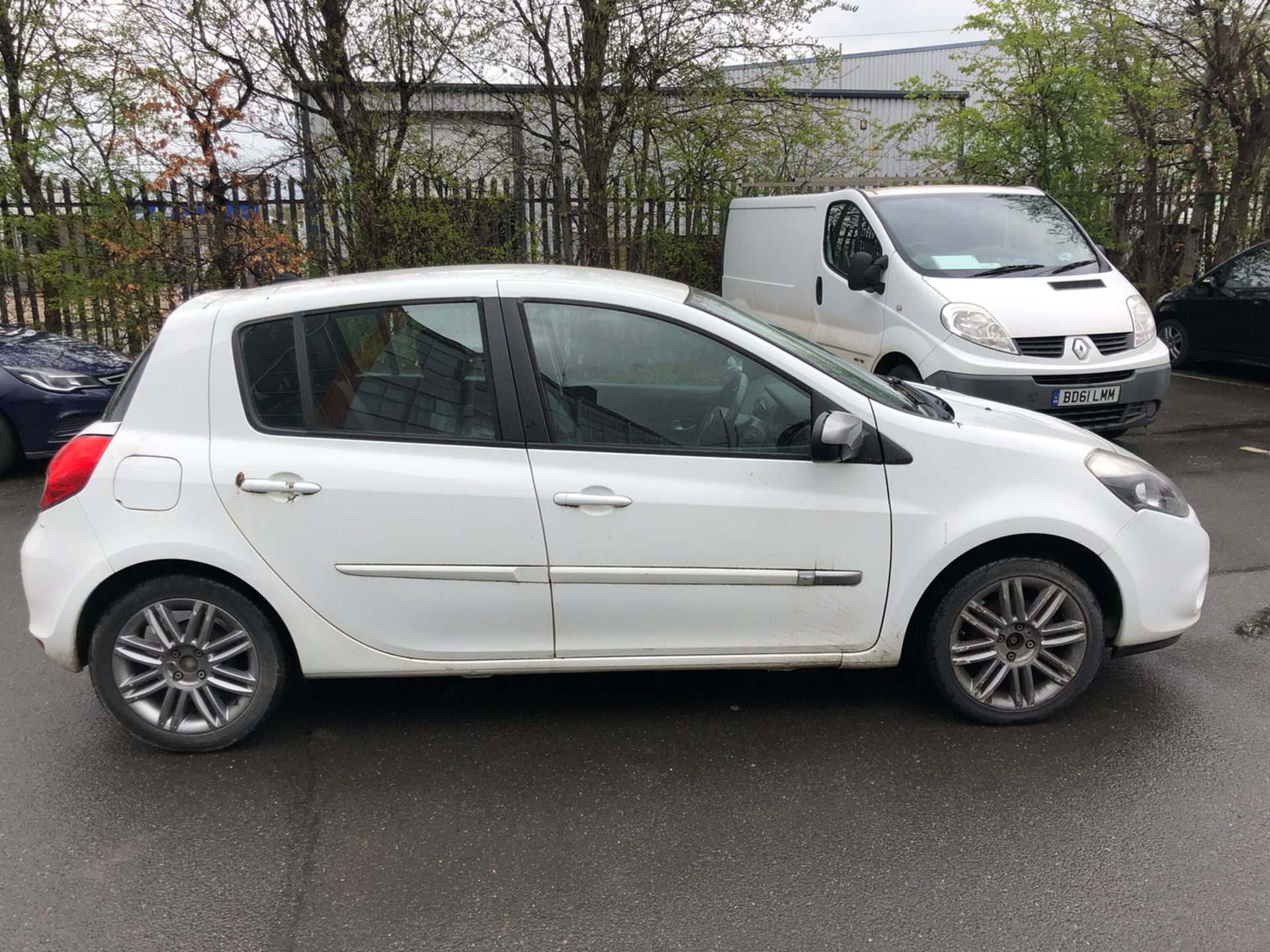 NEW PICTURES ADDED! 2012 RENAULT CLIO 1.2 DYNAMIQUE TOM TOM 5 DOOR HATCHBACK - 135,975 MILES. - Image 7 of 14