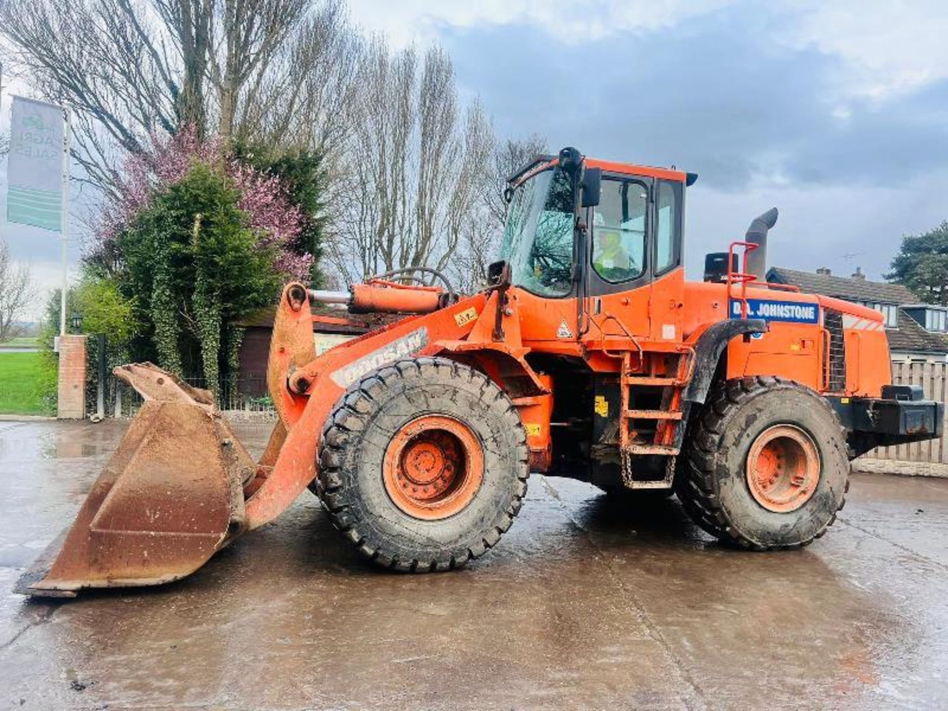 DOOSAN DL300 4WD LOADING SHOVEL * YEAR 2011 * C/W BUCKET - Image 5 of 19