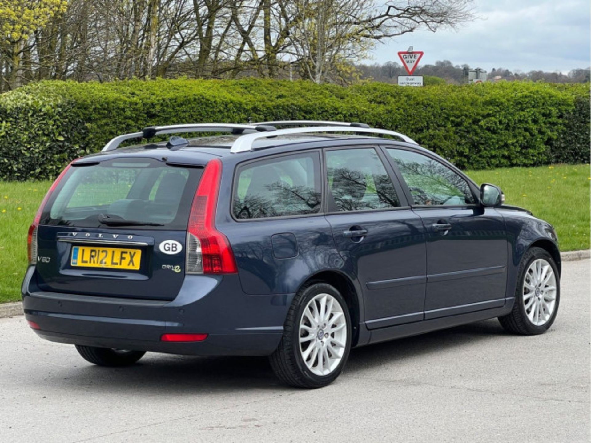 VOLVO V50 1.6D DRIVE SE LUX EDITION EURO 5 (S/S) 5DR (2012) - Image 6 of 88