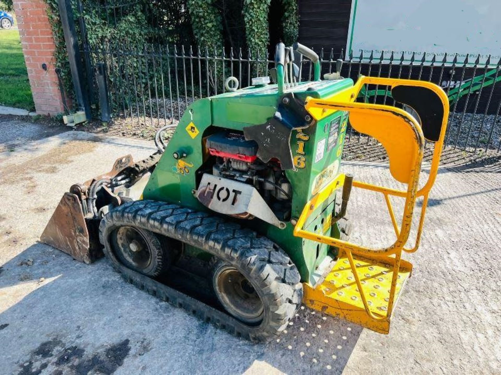 KANGA TK-216 TRACKER LOADER * YEAR 2012 , ONLY 1302 HOURS