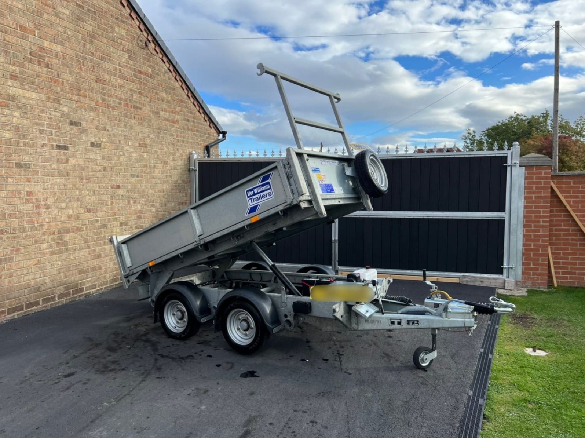 IFOR WILLIAMS 8FT TIPPING TRAILER |  YEAR 2020 | LIKE NEW | LADDER RACK | SELF CHARGE - Image 2 of 8