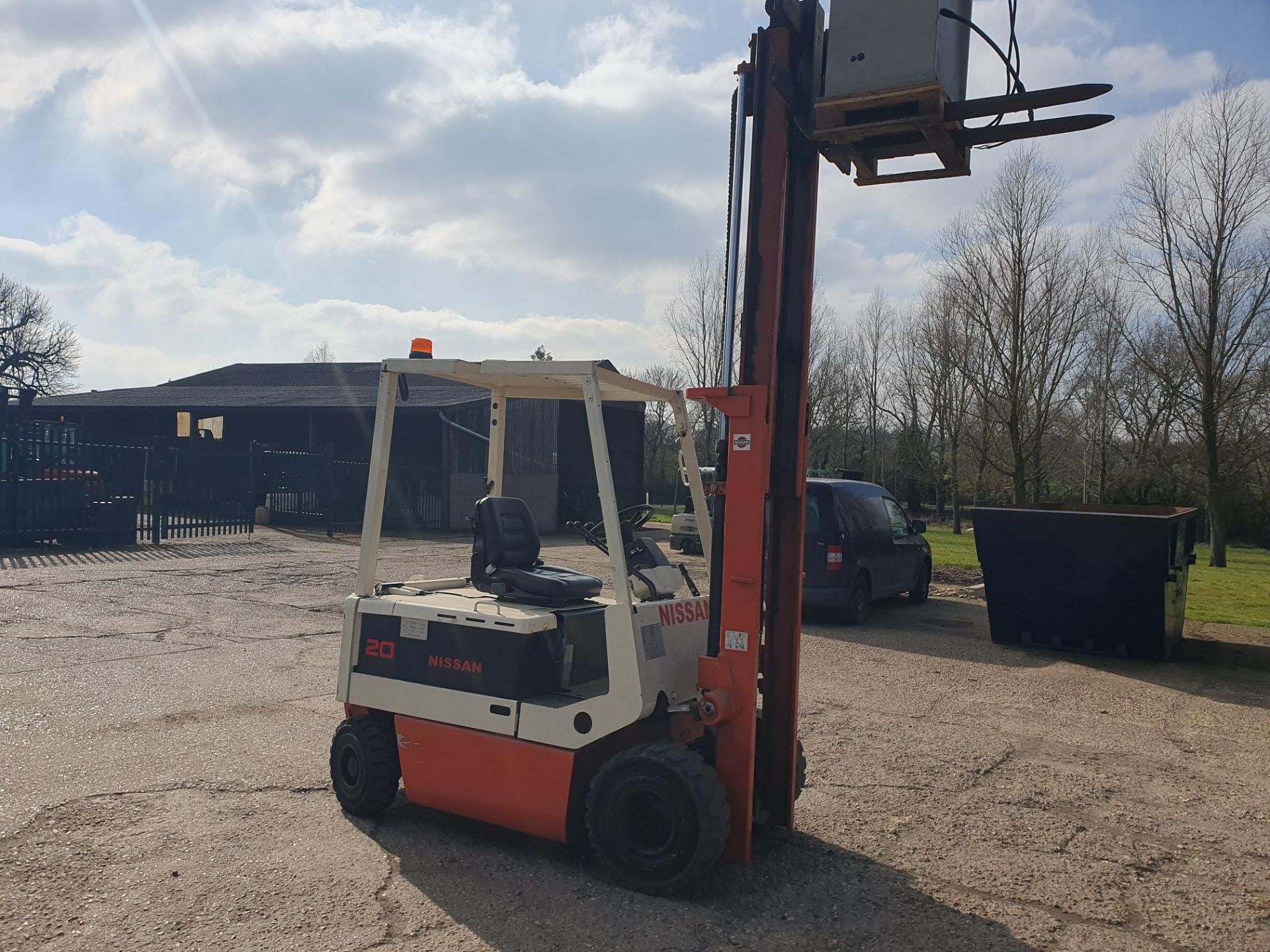 NISSAN 2 TON ELECTRIC FORKLIFT - Image 4 of 6