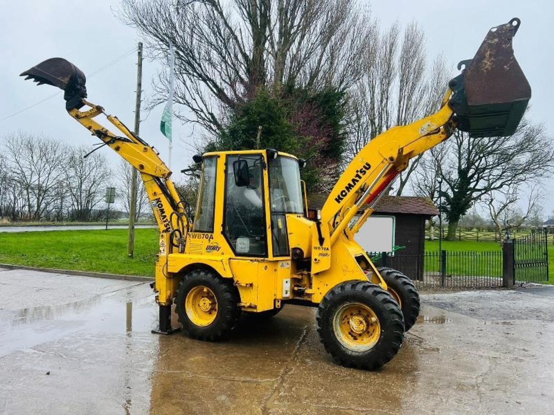 KOMATSU WB70A 4WD PIVOT STEER BACKHOE DIGGER C/W QUICK HITCH - Image 16 of 18