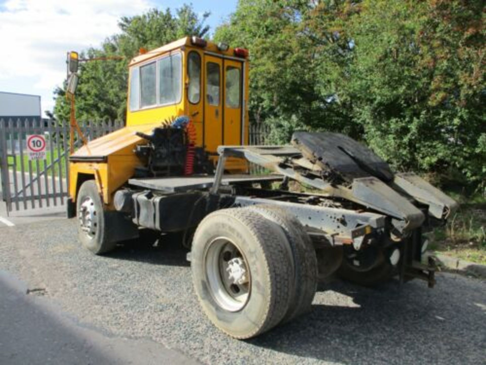 RELIANCE DOCK SPOTTER SHUNTER TOW TUG TRACTOR UNIT PERKINS V8 TERBERG DELIVERY - Image 5 of 11