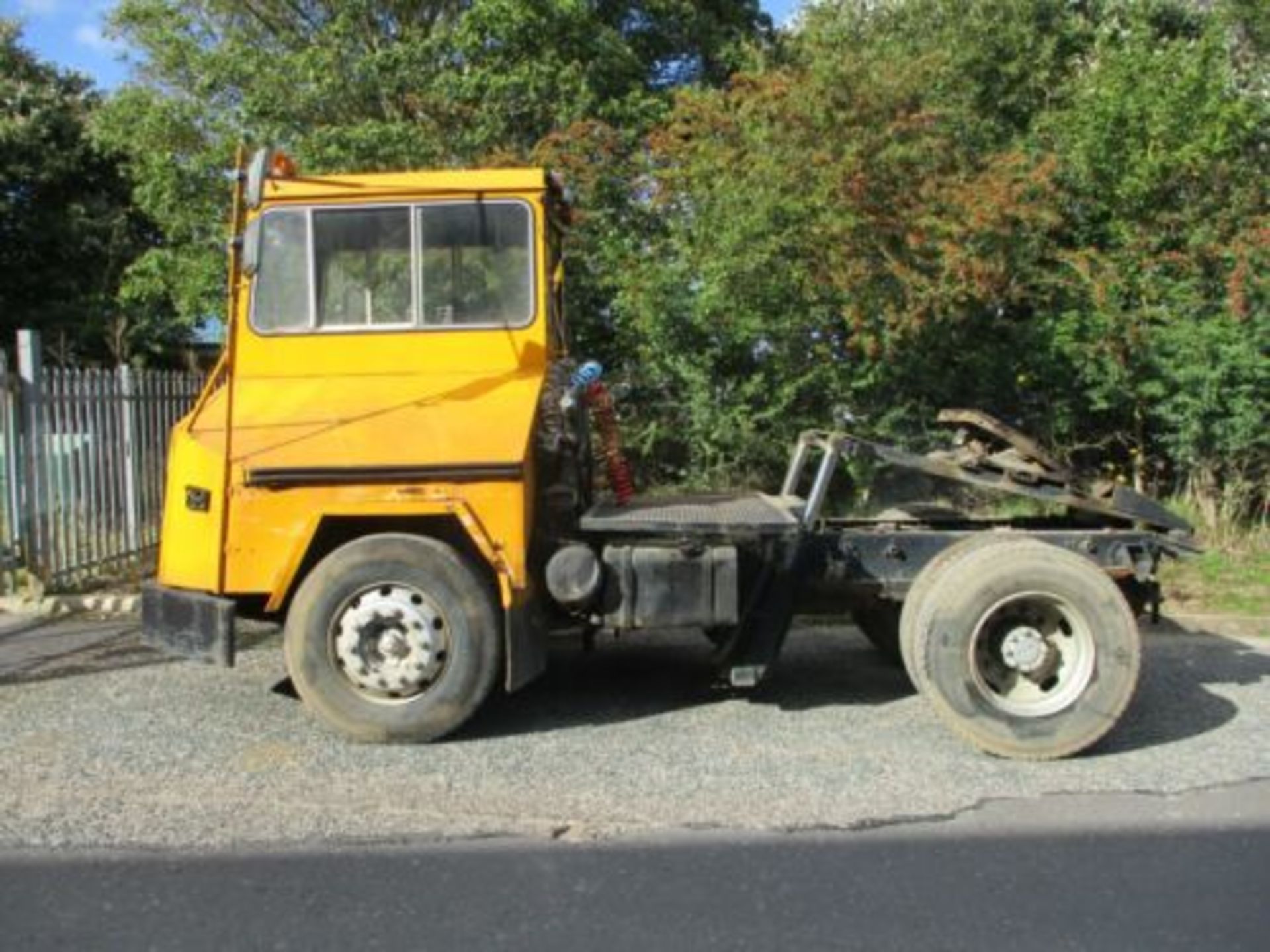 RELIANCE DOCK SPOTTER SHUNTER TOW TUG TRACTOR UNIT PERKINS V8 TERBERG DELIVERY - Image 9 of 11