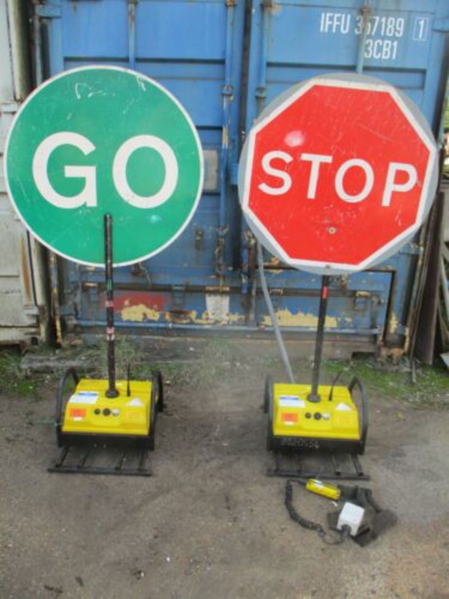 PIKE ROBOSIGN STOP GO BOARDS TRAFFIC LIGHTS SIGN LIGHT BATTERY 2 WAY DELIVERY - Image 3 of 4