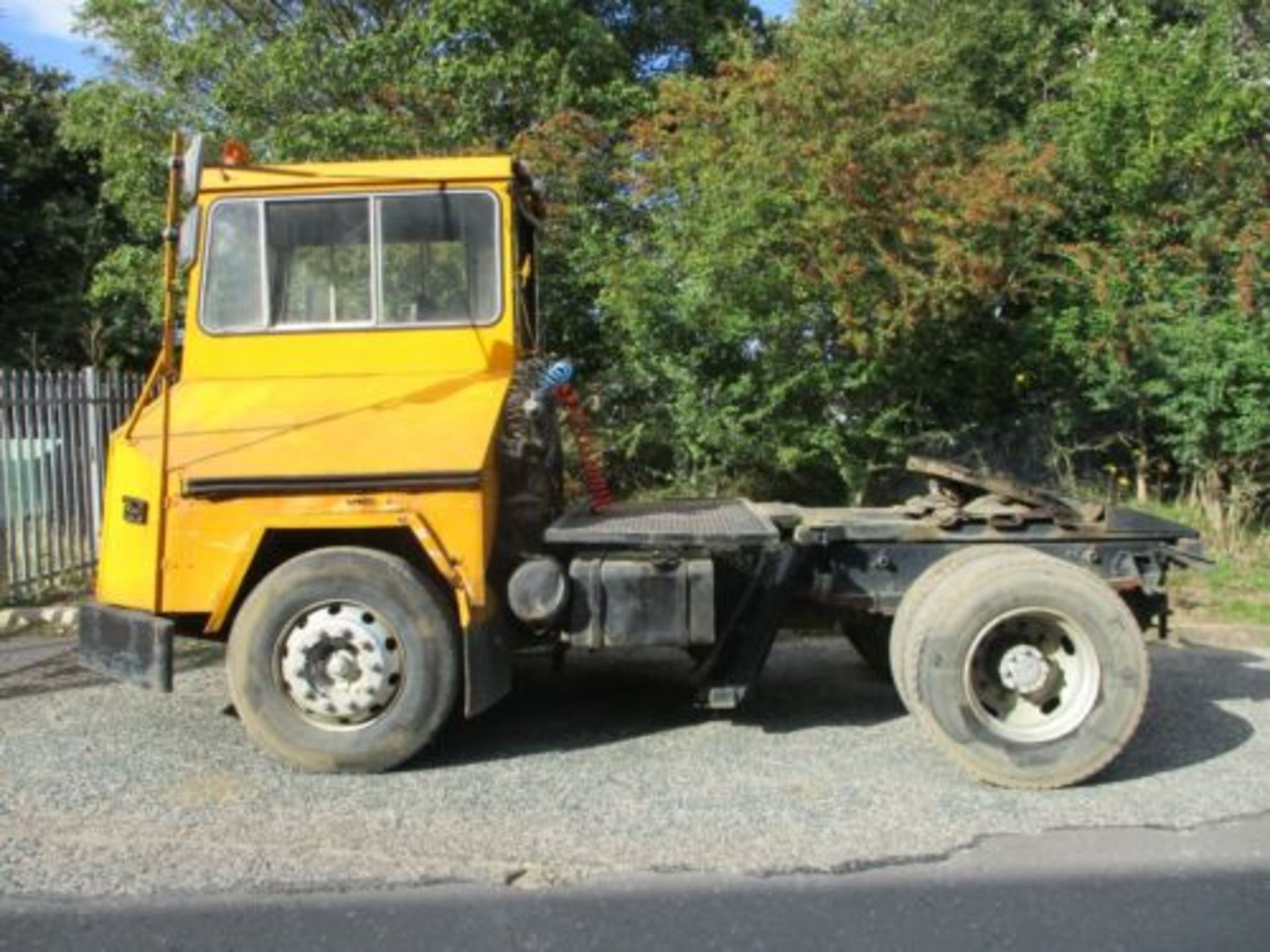 RELIANCE DOCK SPOTTER SHUNTER TOW TUG TRACTOR UNIT PERKINS V8 TERBERG DELIVERY