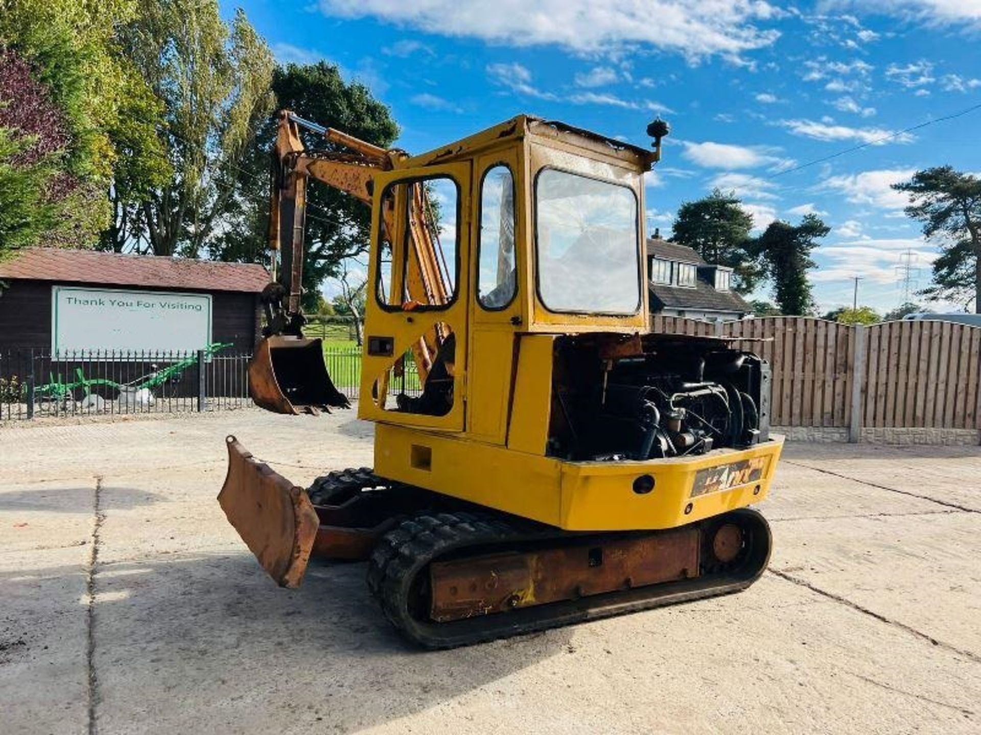 HANIX TRACKED EXCAVATOR C/W RUBBER TRACKS - Image 11 of 15