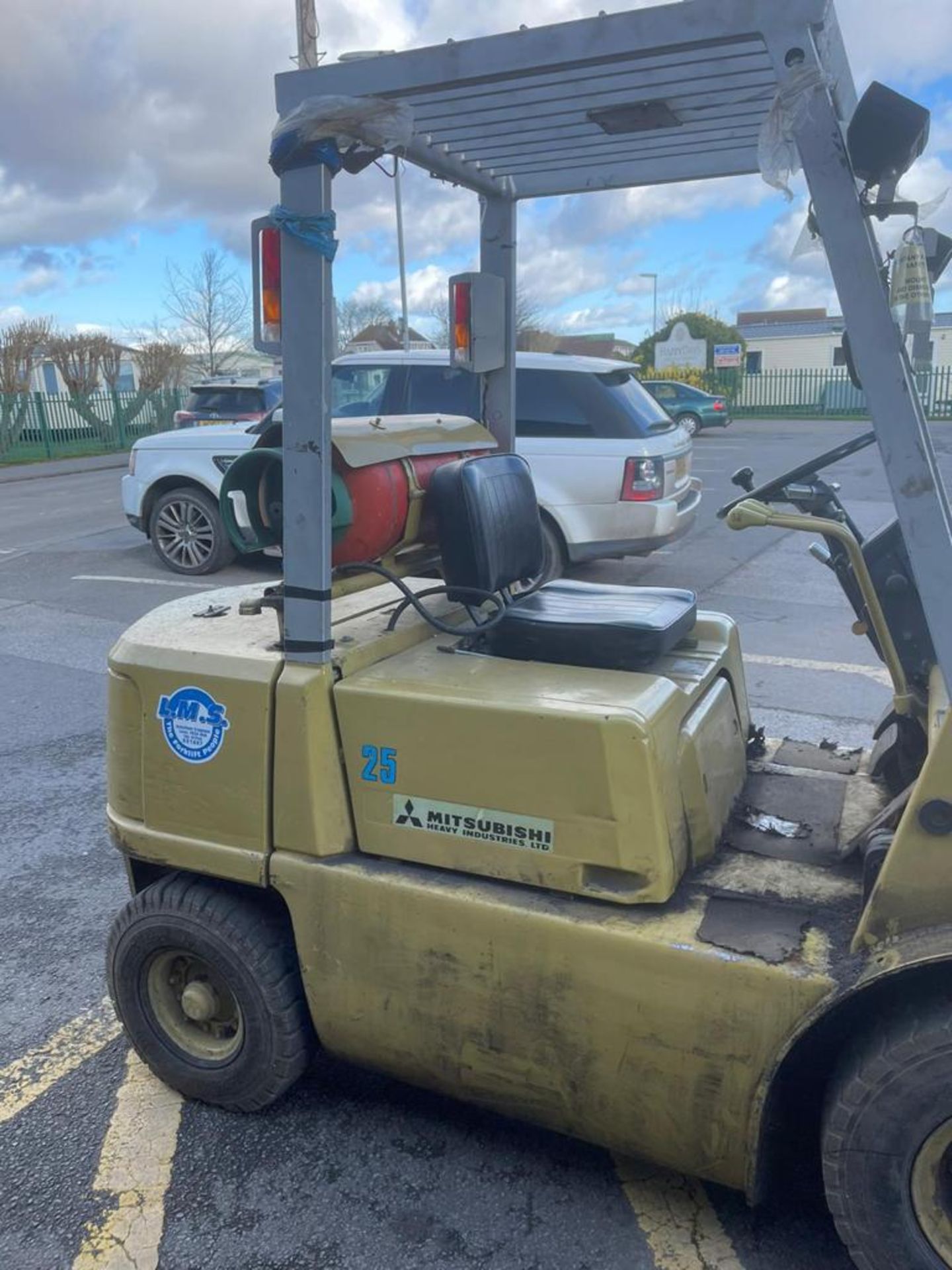 MITSUBISHI 2.5TON FORKLIFT - GAS LPG - 1988 - APPROX : 2000 HRS - FULLY WORKING ORDER - Image 4 of 7