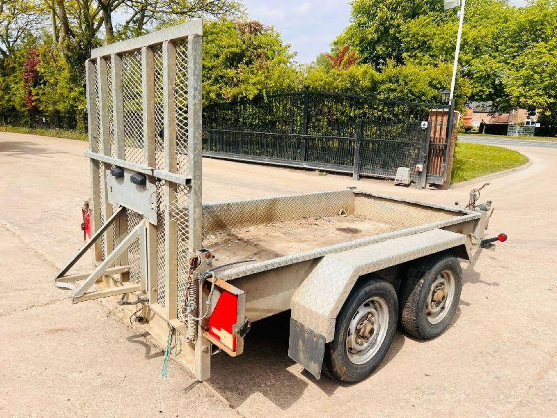 INDESPENSION TWIN AXLE 8FT X 4FT PLANT TRAILER *YEAR 2007* C/W LOADING RAMP - Image 7 of 12
