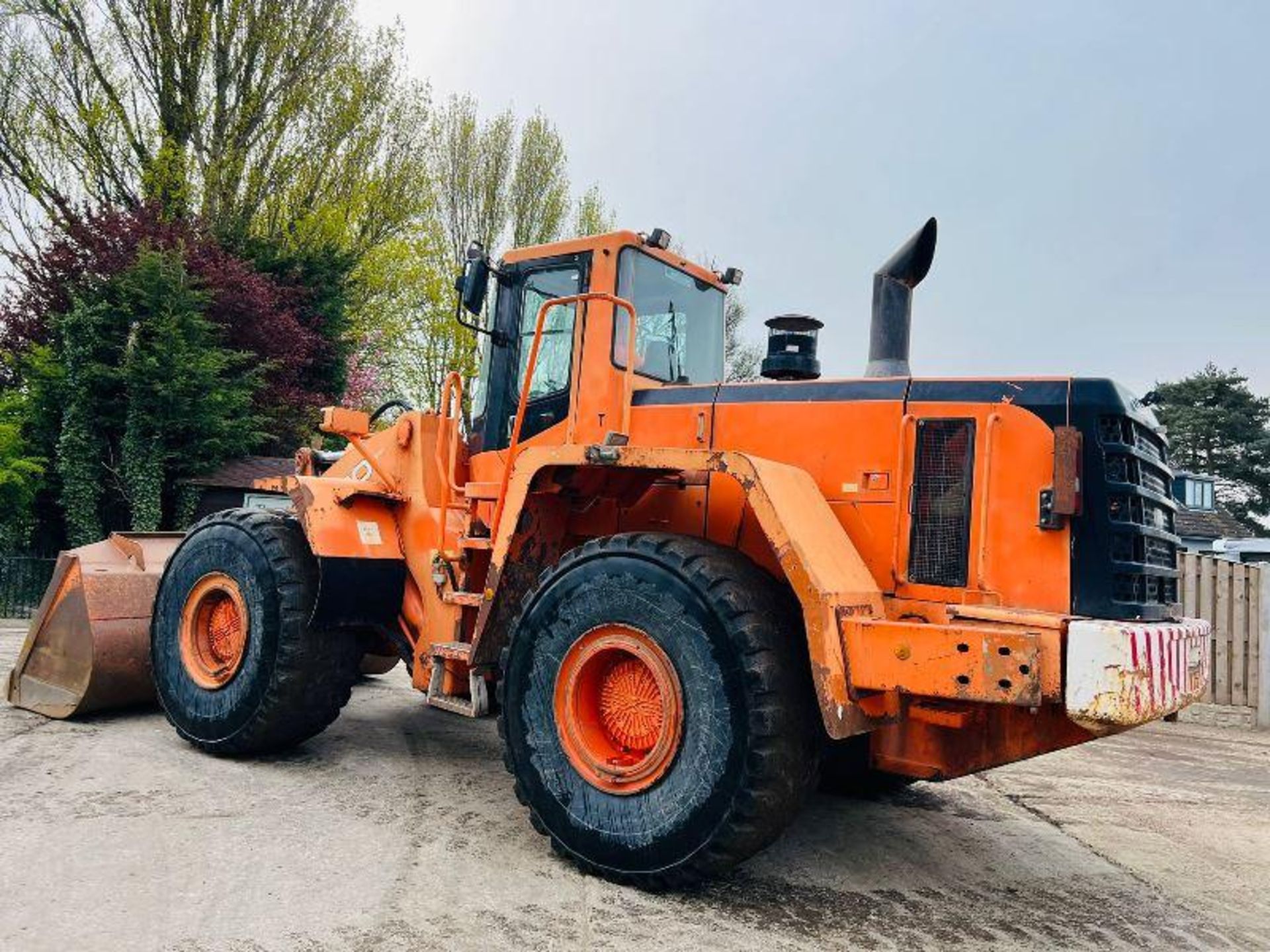 DAEWOO MEGA400-V 4WD LOADING SHOVEL C/W REVERSE CAMERA - Bild 12 aus 17