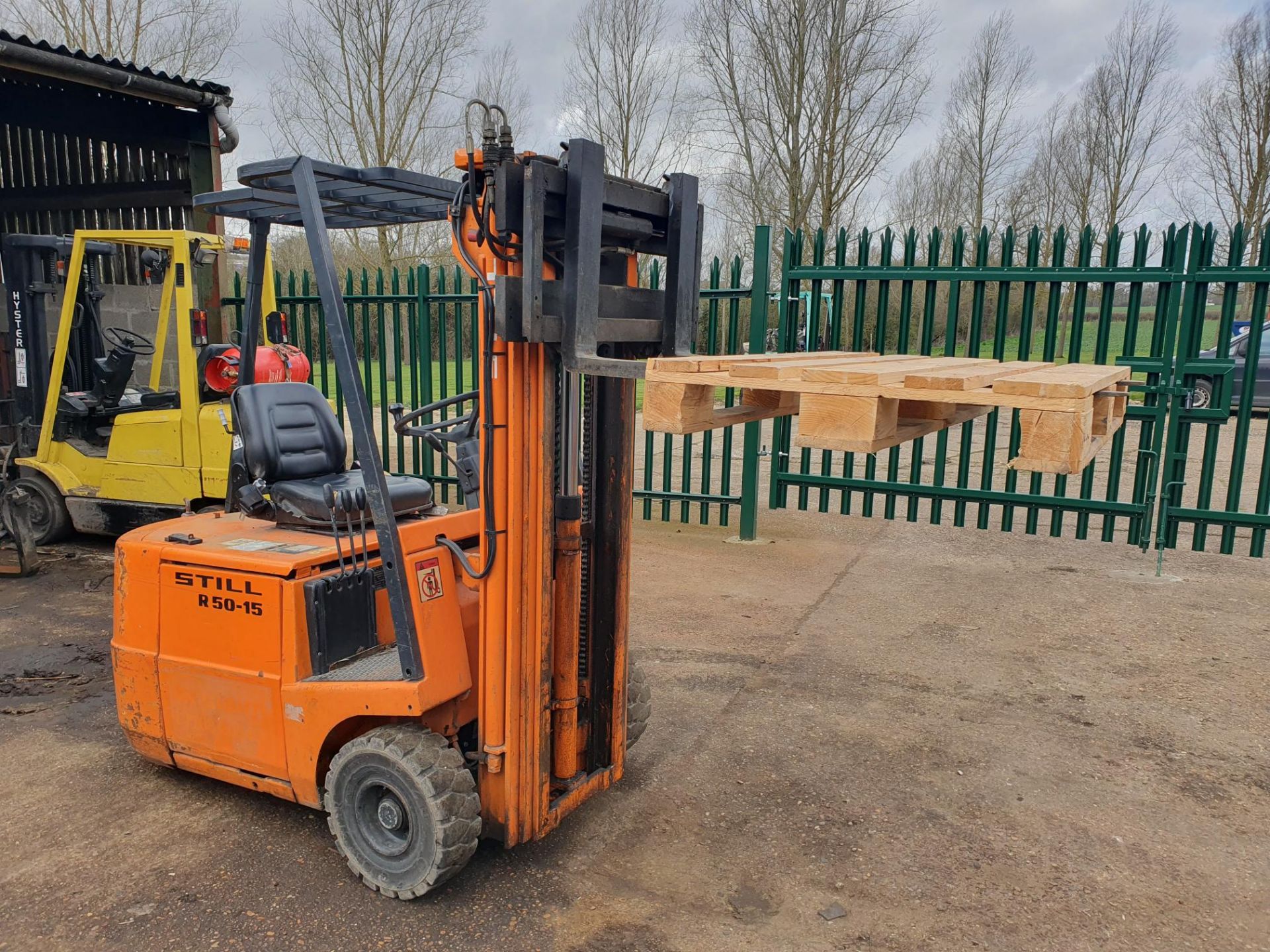 ELECTRIC FORKLIFT. 1500KG. STILL. TRIPLEX MAST