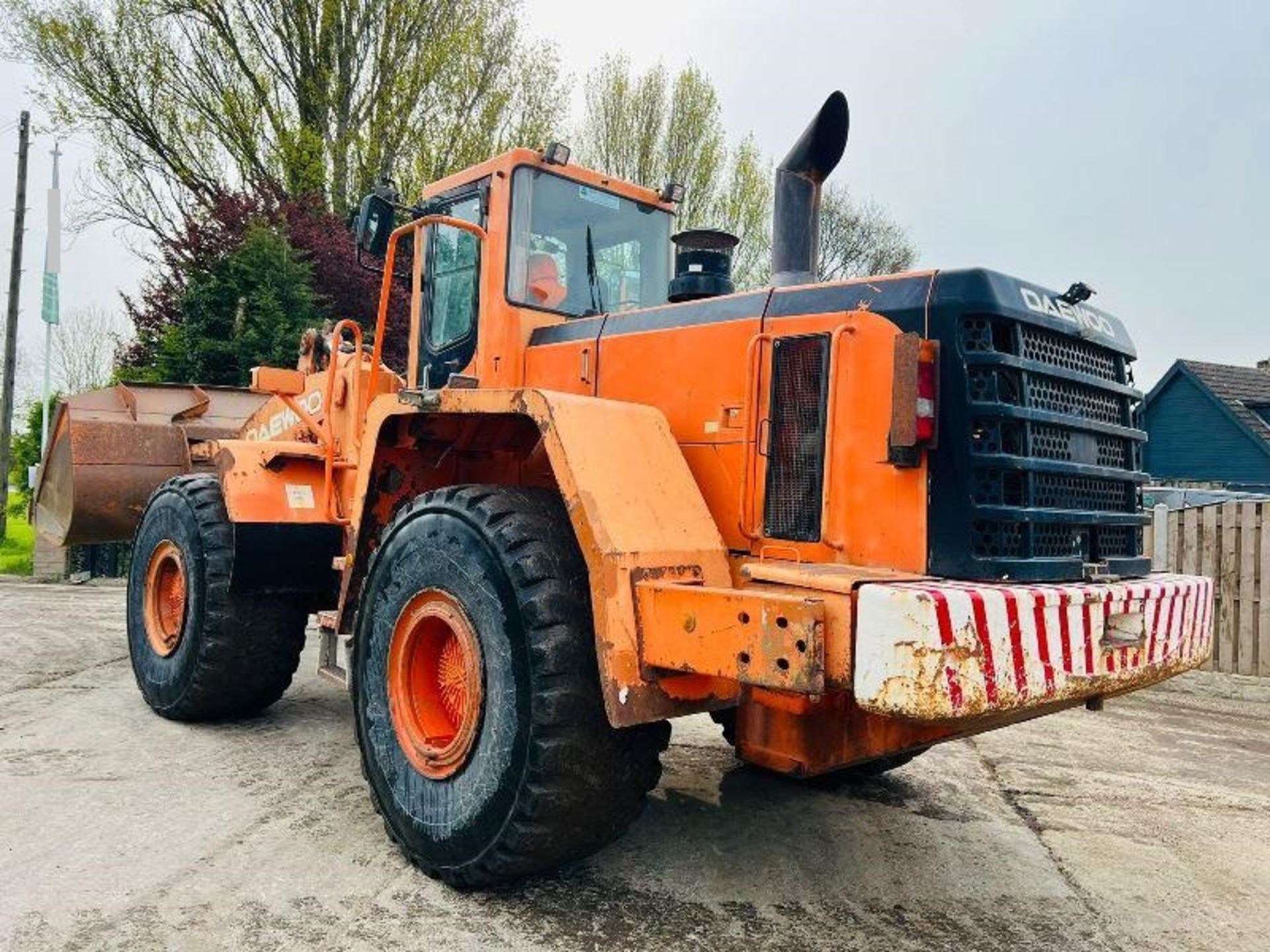 DAEWOO MEGA400-V 4WD LOADING SHOVEL C/W REVERSE CAMERA - Bild 2 aus 17