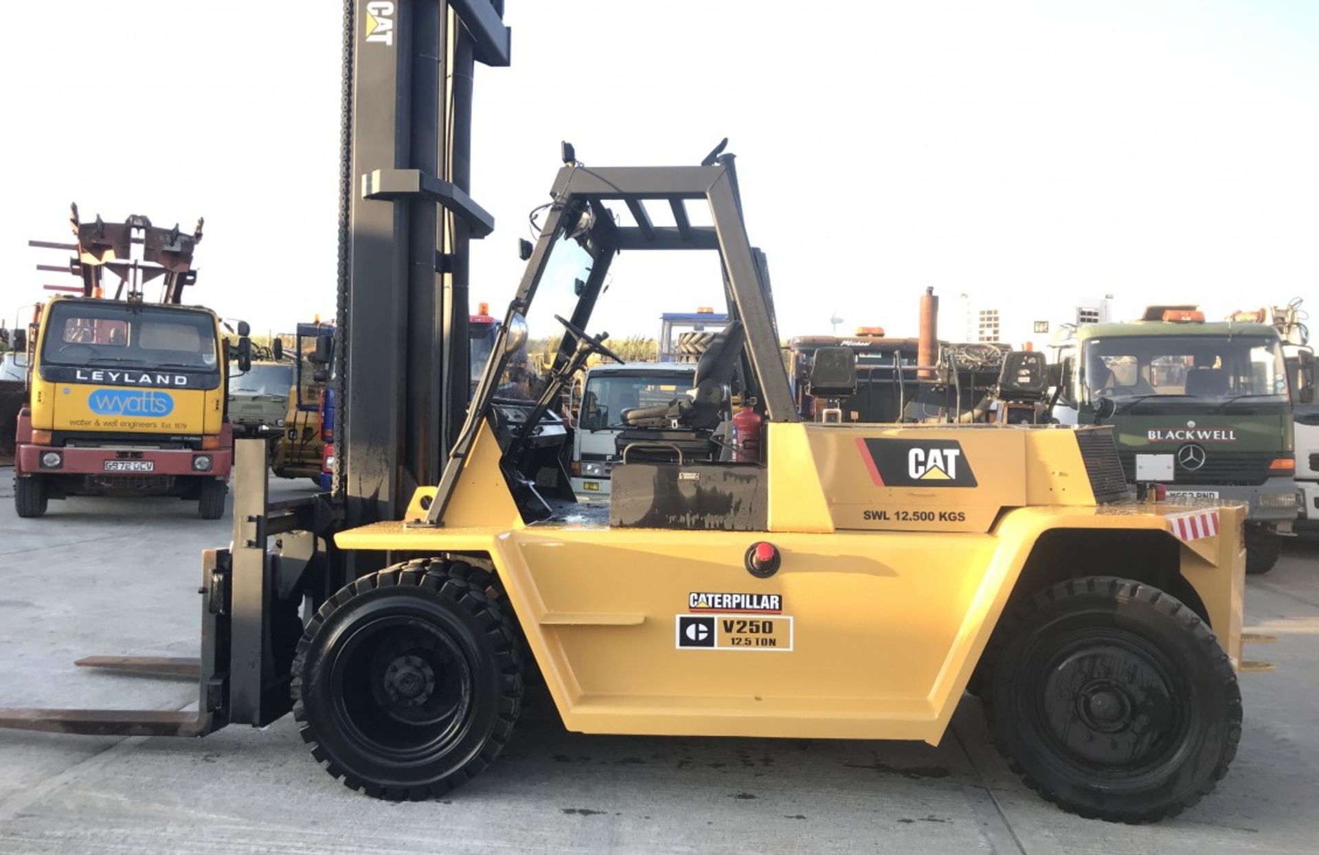 CAT V250 - 12.5 TON DIESEL FORKLIFT TRUCK ROTATING FORKS