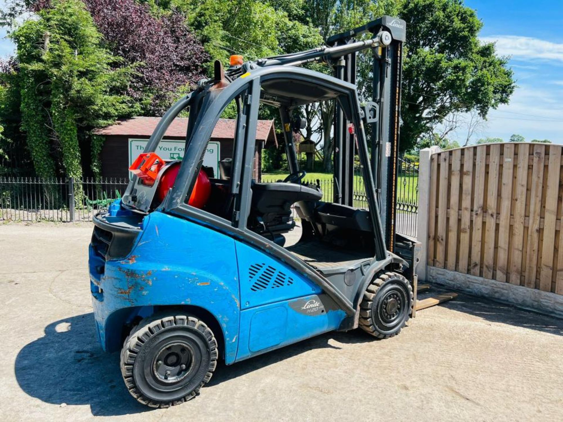 LINDE H20T-02 EVO GAS FORKLIFT * YEAR 2016 * C/W SIDE SHIFT & TINE POSITIONER * CHOICE * - Image 7 of 10