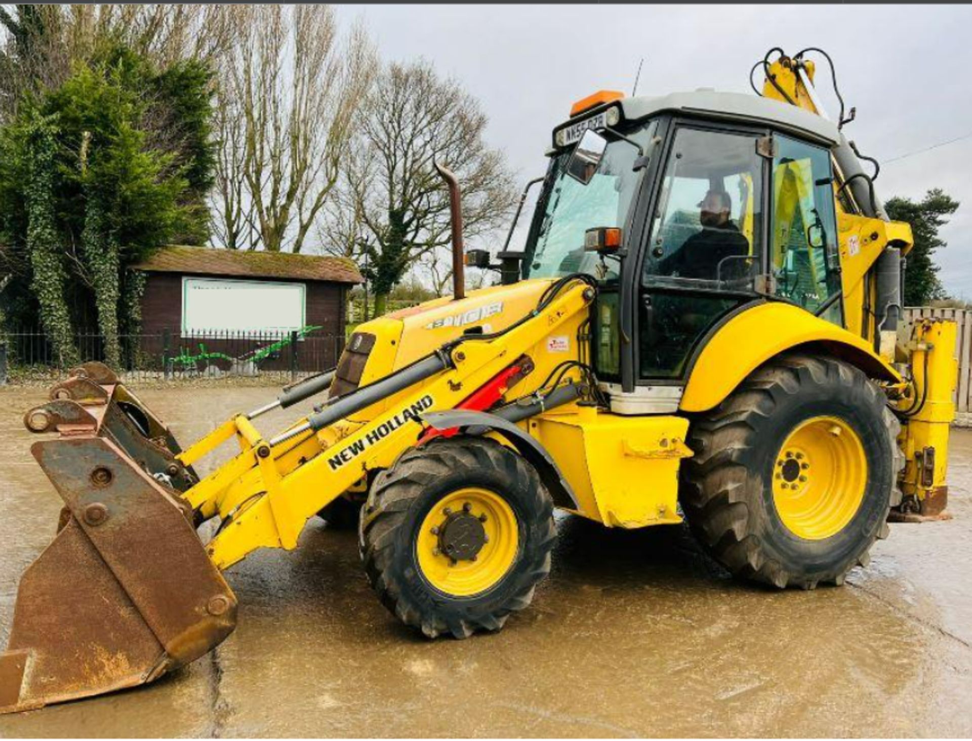 NEW HOLLAND LB110B-4PT 4WD BACKHOE DIGGER C/W ROBO CONTROLS - Image 2 of 12