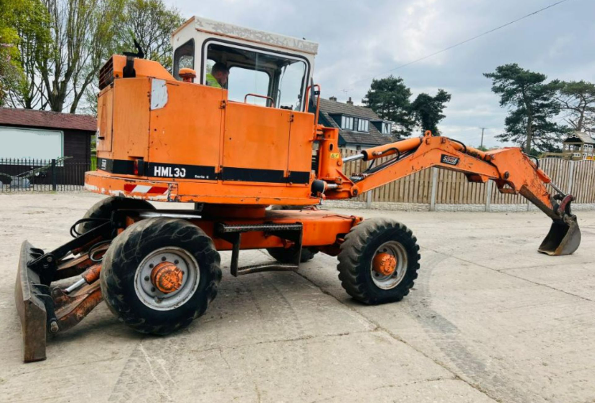 SCHAEFF HML30 4WD WHEELED EXCAVATOR C/W FRONT BLADE - Image 11 of 15