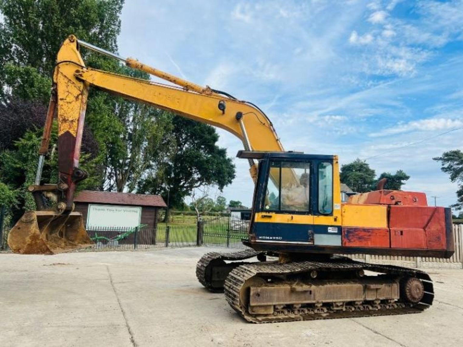 KOMATSU PC210-3 TRACKED EXCAVATOR C/W BUCKET